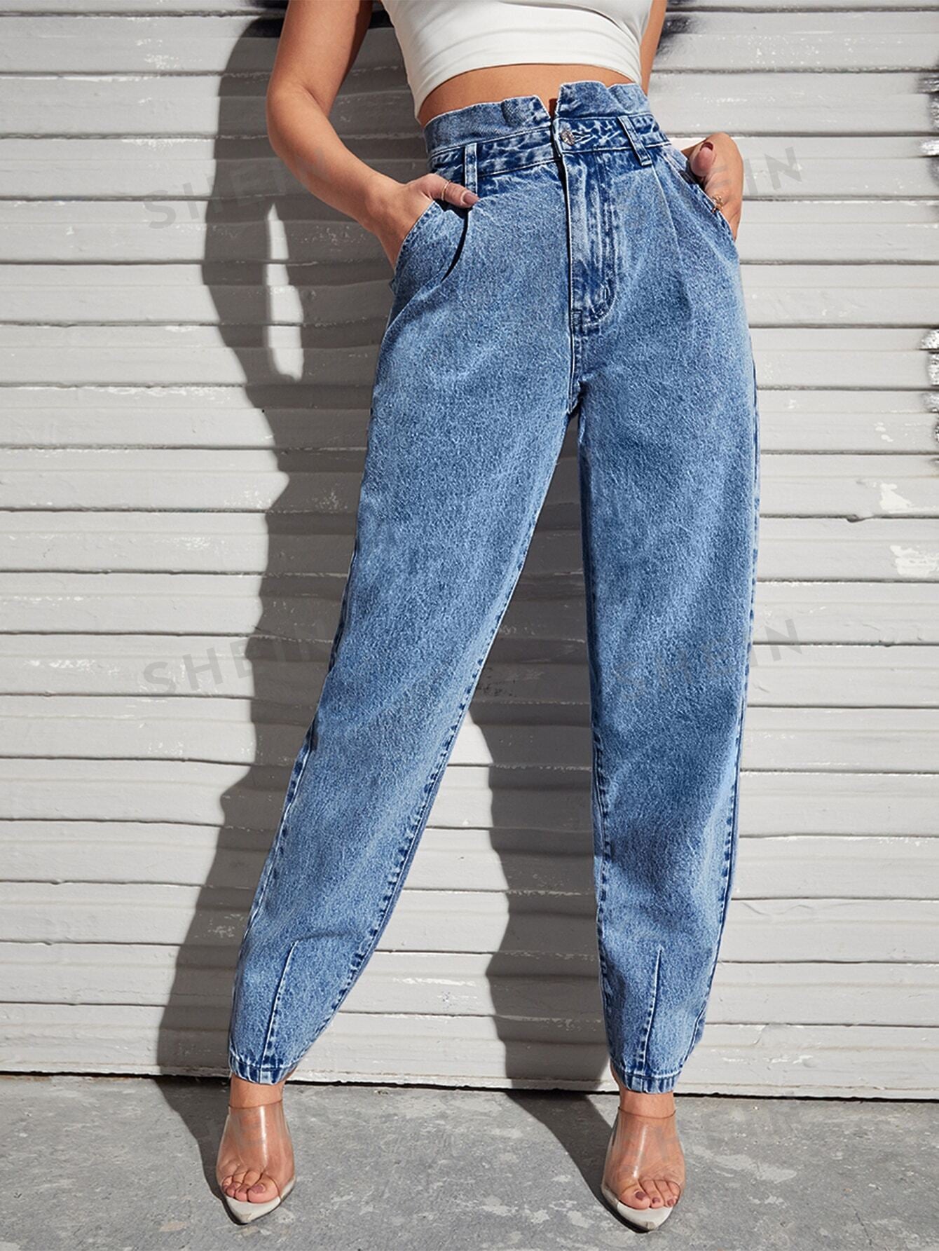 Essnce High Waist Slant Pocket Mom Jeans