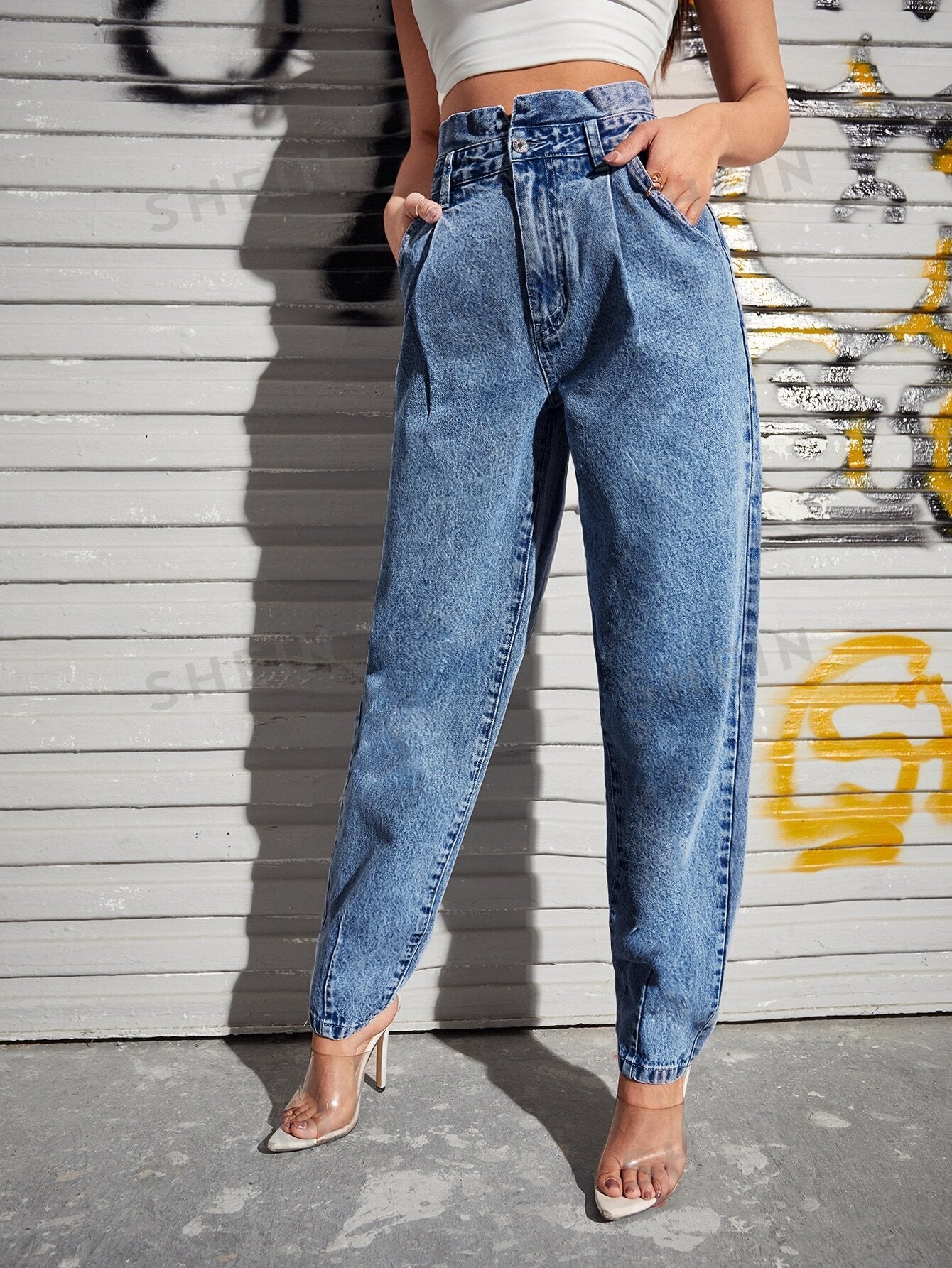 Essnce High Waist Slant Pocket Mom Jeans