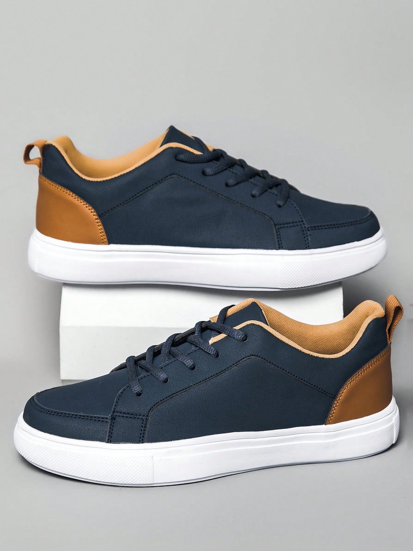 Men's Casual Lace-Up Sports Running Skateboarding Shoes For All Seasons