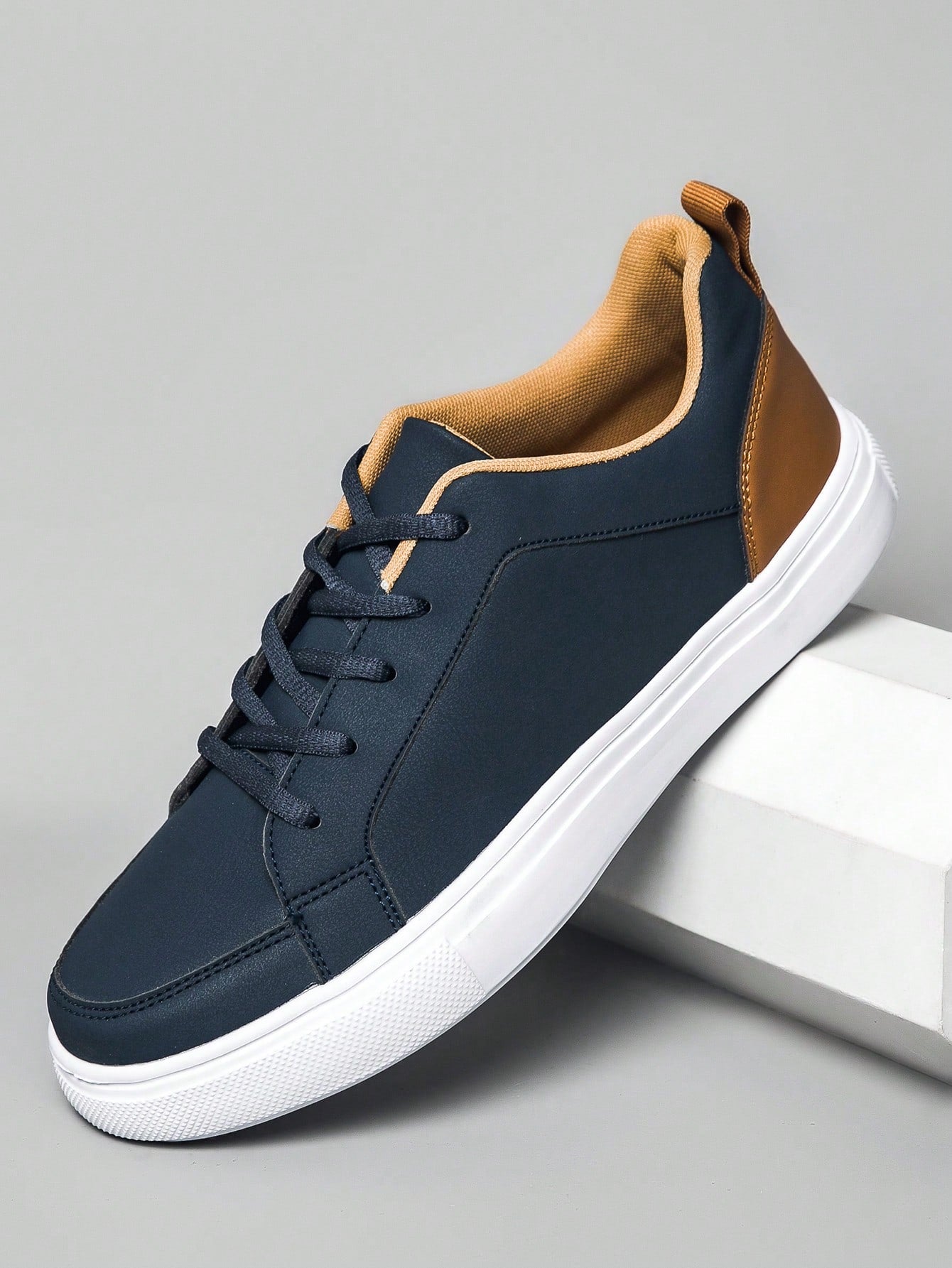 Men's Casual Lace-Up Sports Running Skateboarding Shoes For All Seasons