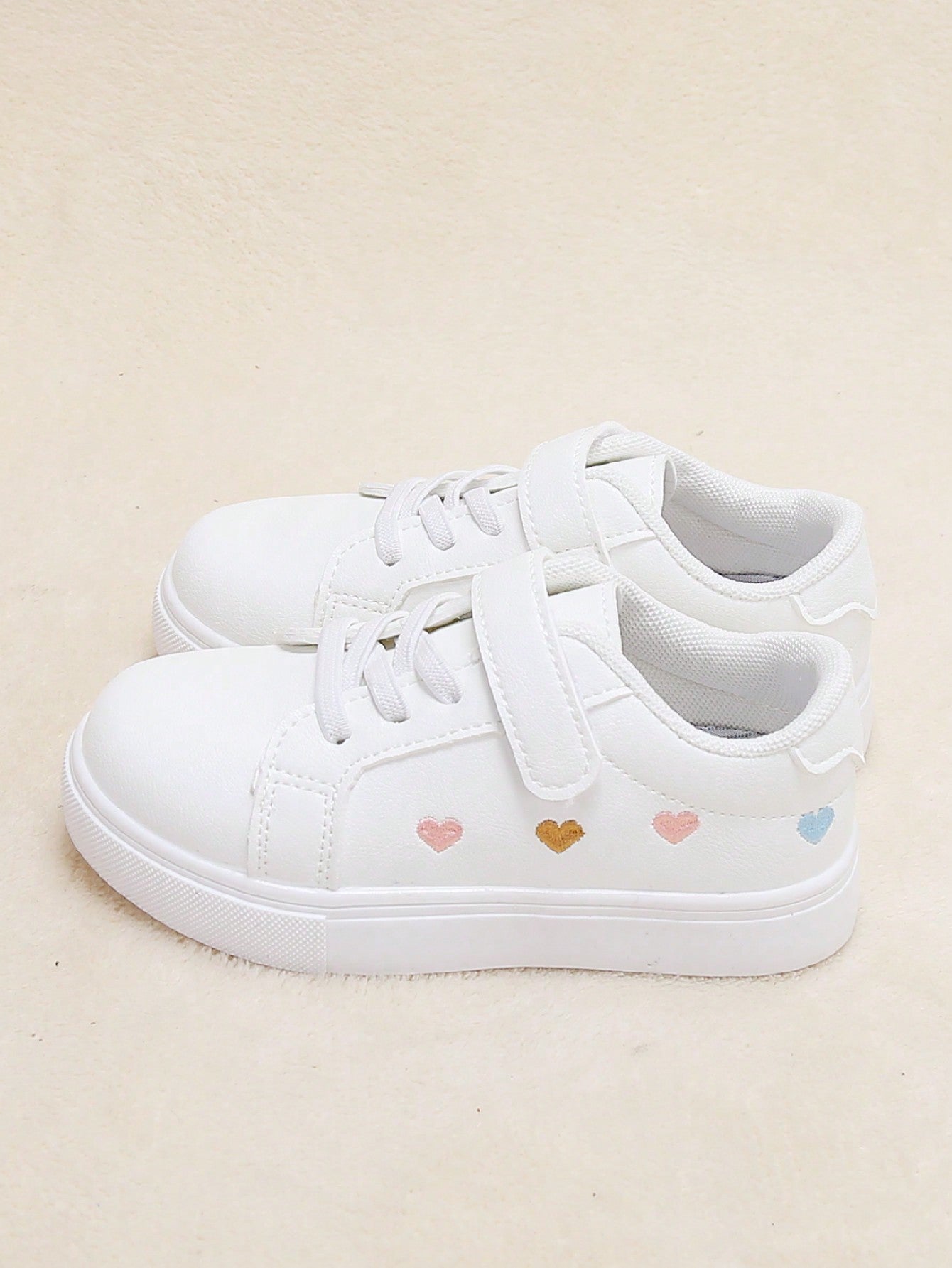 Girls Heart Embroidery Hook-and-loop Fastener Skate Shoes