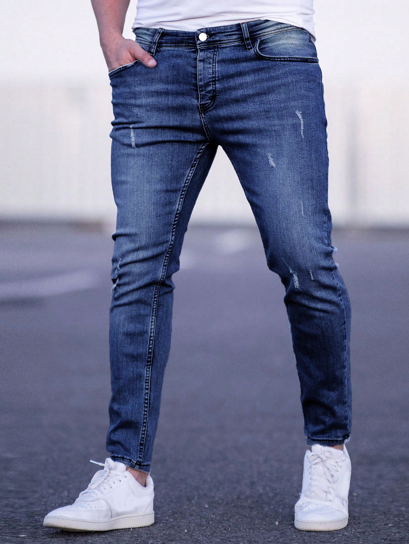 Manfinity Homme Men Cotton Ripped Slant Pocket Jeans