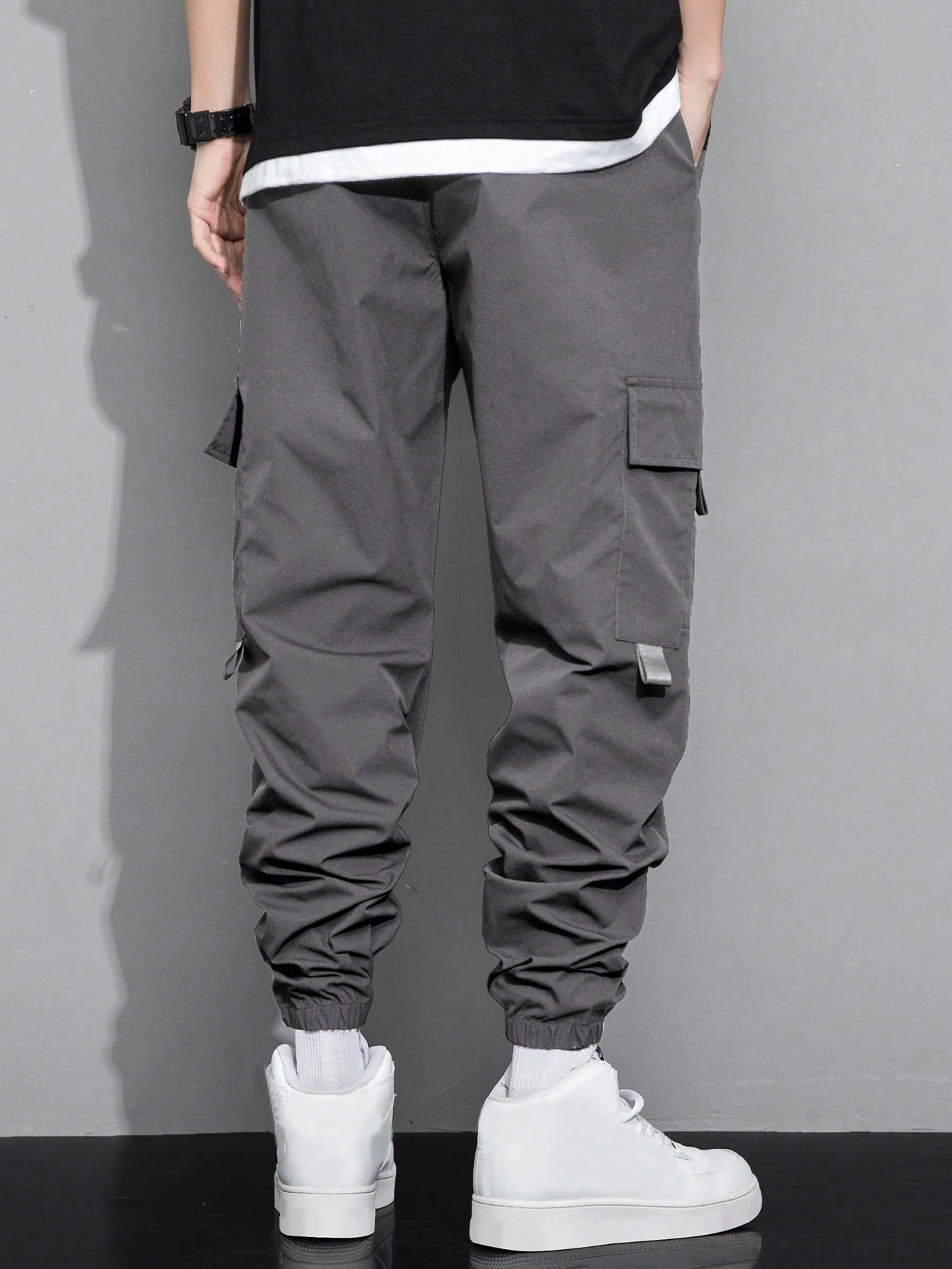 Manfinity Hypemode Loose Fit Men's Cargo Pants With Slogan Graphic, Flap Pocket, And Drawstring Waist