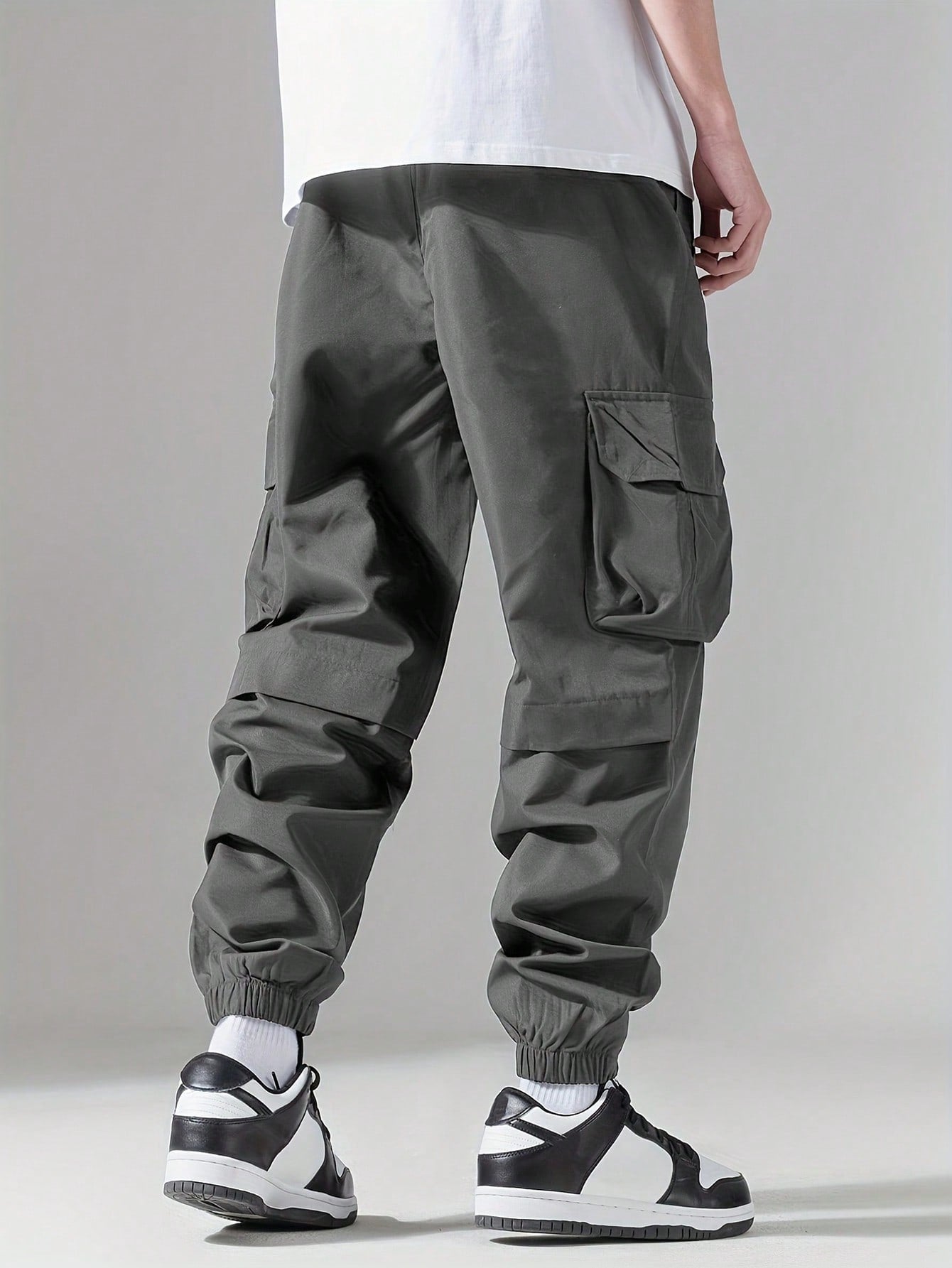 Men Flap Pocket Side Drawstring Waist Cargo Pants