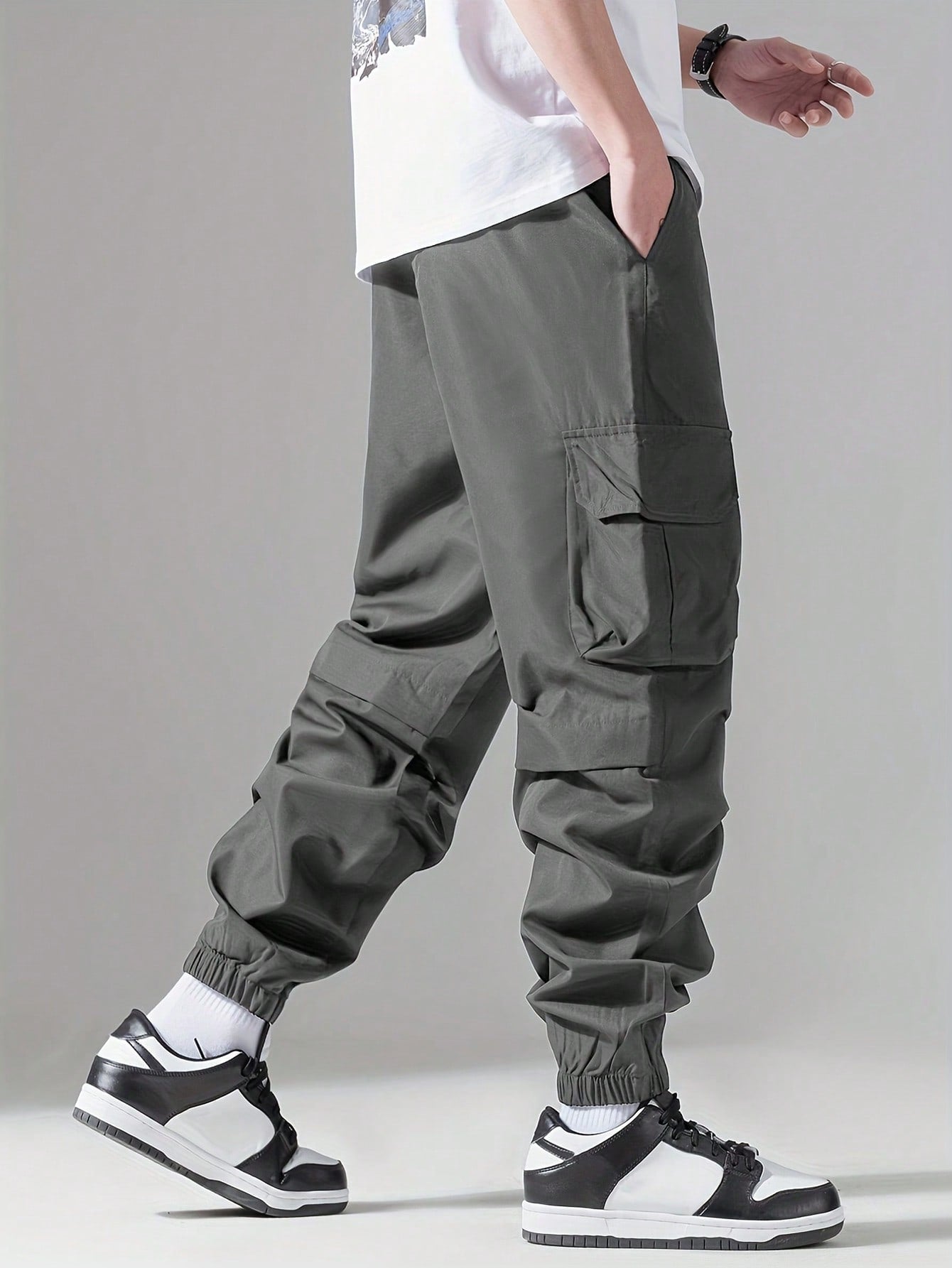 Men Flap Pocket Side Drawstring Waist Cargo Pants