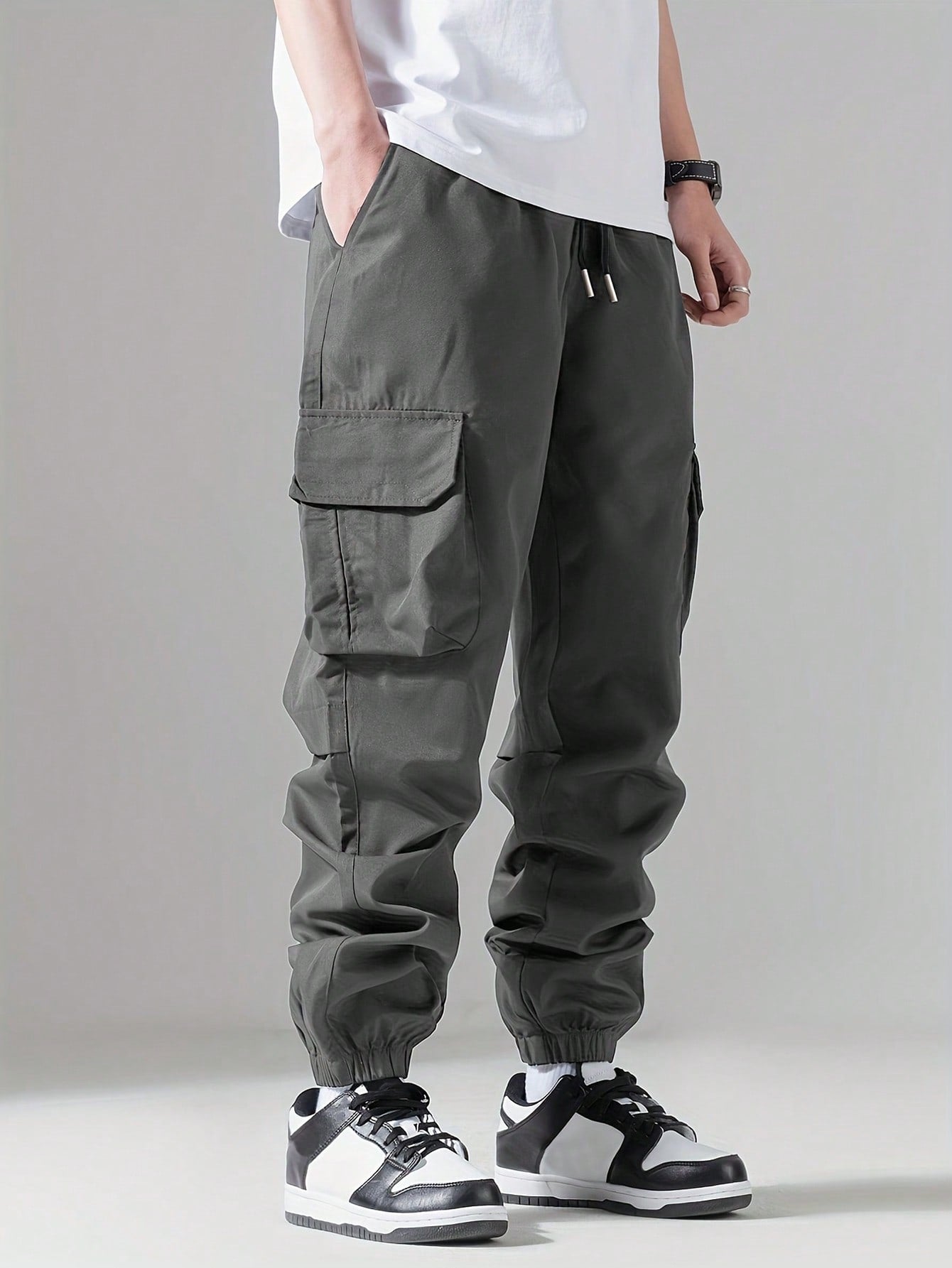 Men Flap Pocket Side Drawstring Waist Cargo Pants