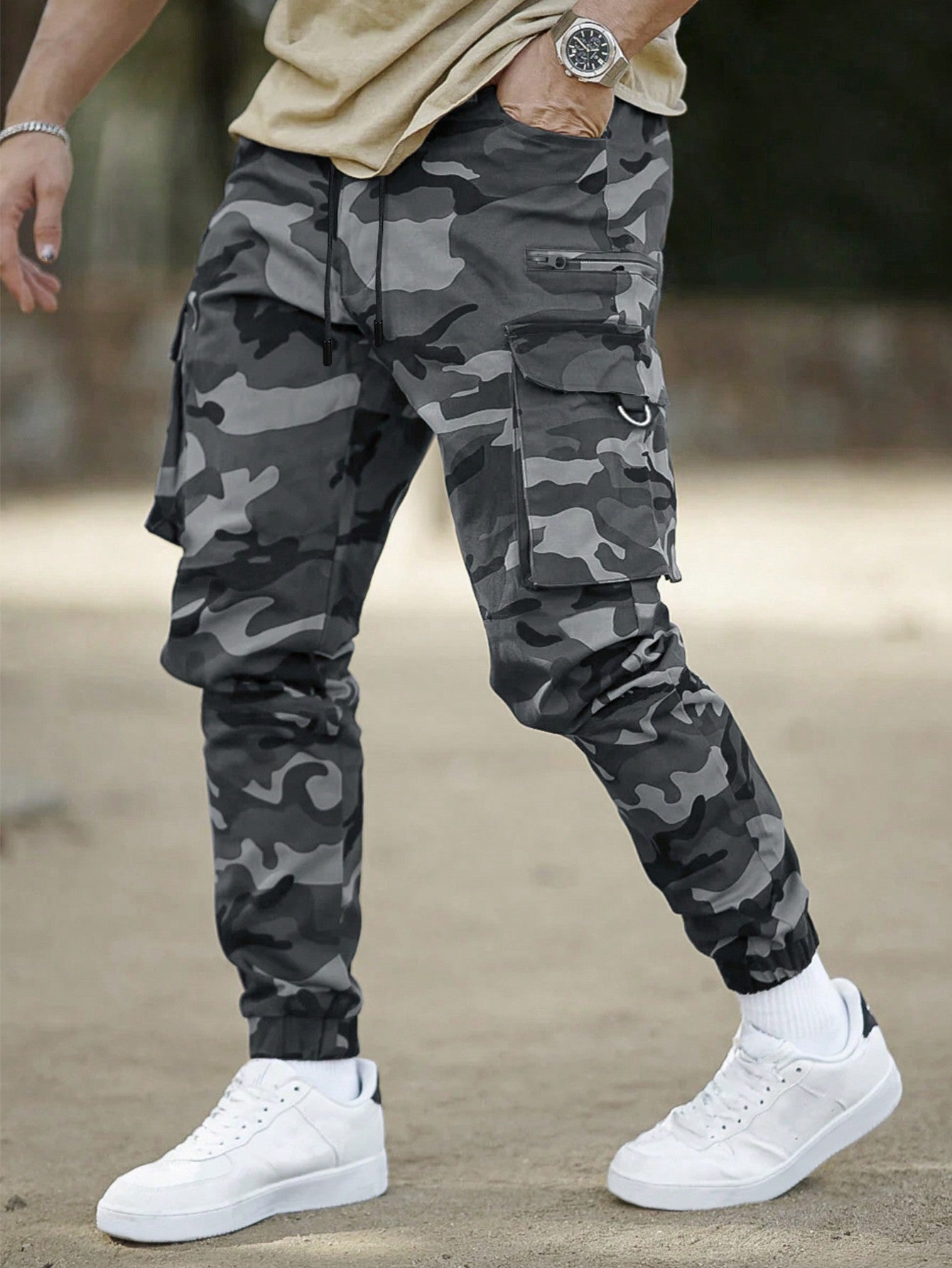 Manfinity Homme Men Camo Print Flap Pocket Cargo Pants