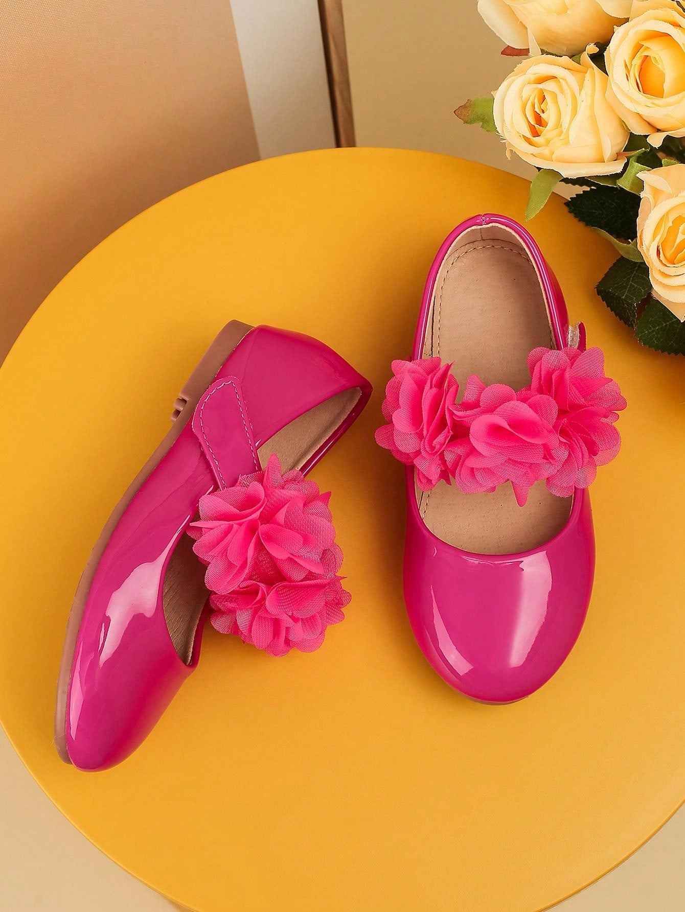 2023 Fashionable Solid Color Flower Embellished Round Toe Slip-resistant Flat Outdoor Casual Princess Shoes