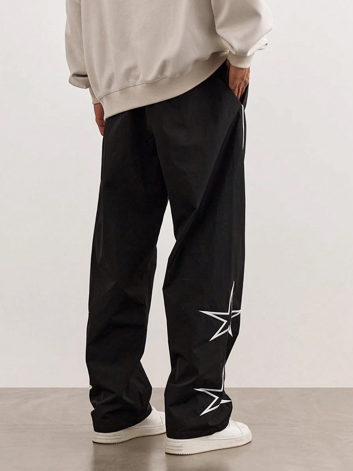 Manfinity Hypemode Loose-Fit Men's Star Pattern Side Stripe Pants