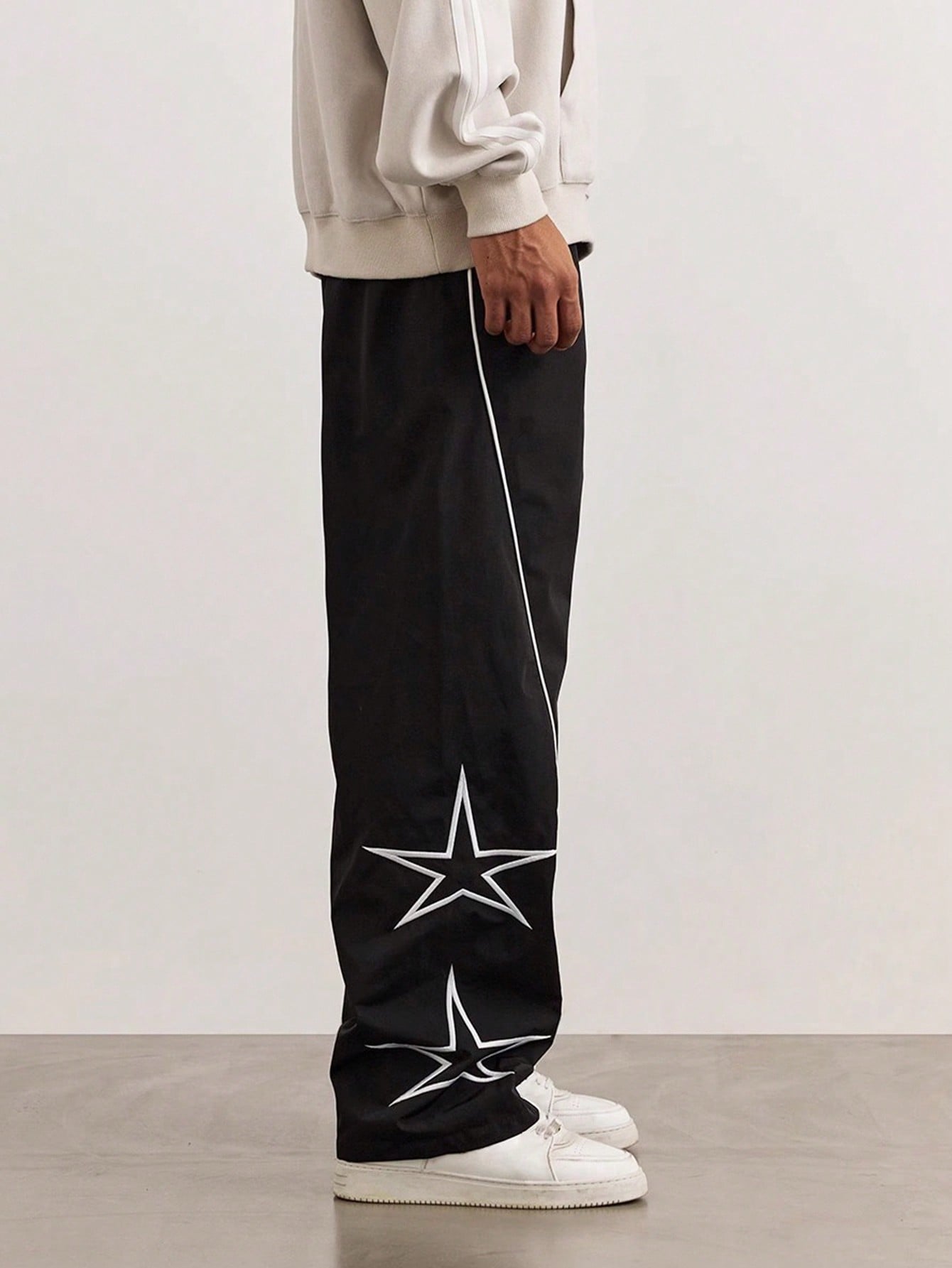 Manfinity Hypemode Loose-Fit Men's Star Pattern Side Stripe Pants