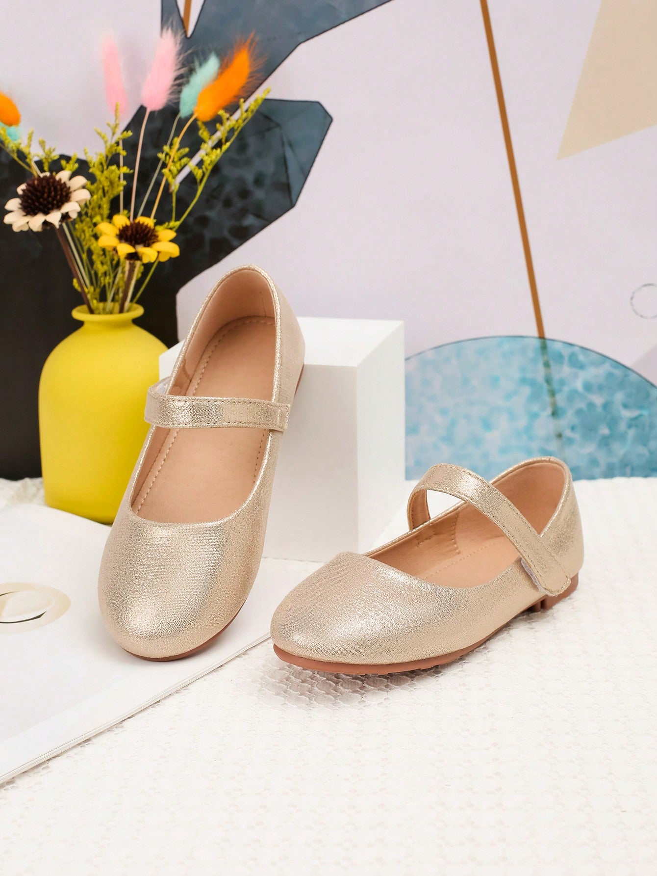 1pair Cute Golden Anti-Slip Flat Princess Shoes For Outdoor Activities, Suitable For Spring And Summer