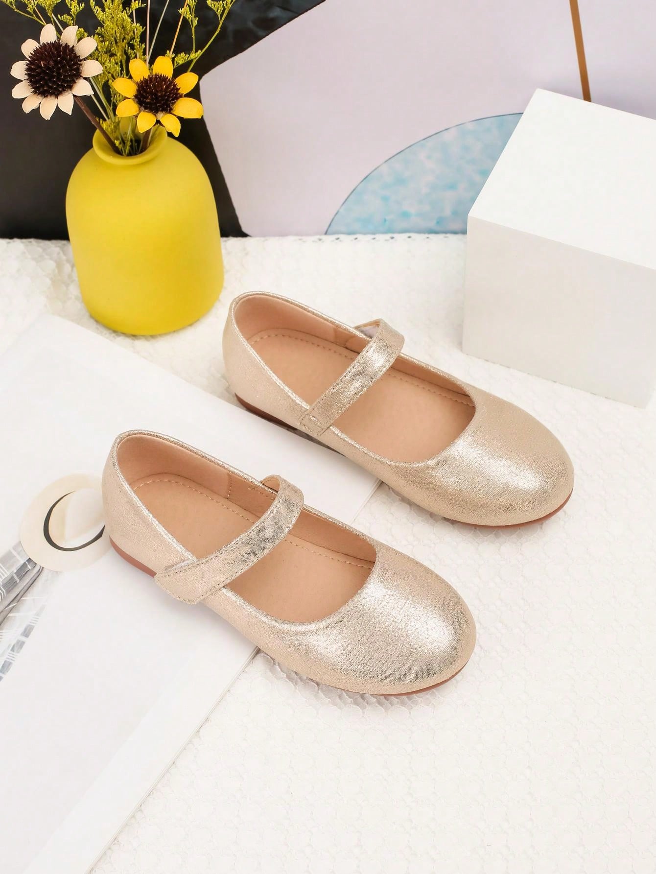 1pair Cute Golden Anti-Slip Flat Princess Shoes For Outdoor Activities, Suitable For Spring And Summer