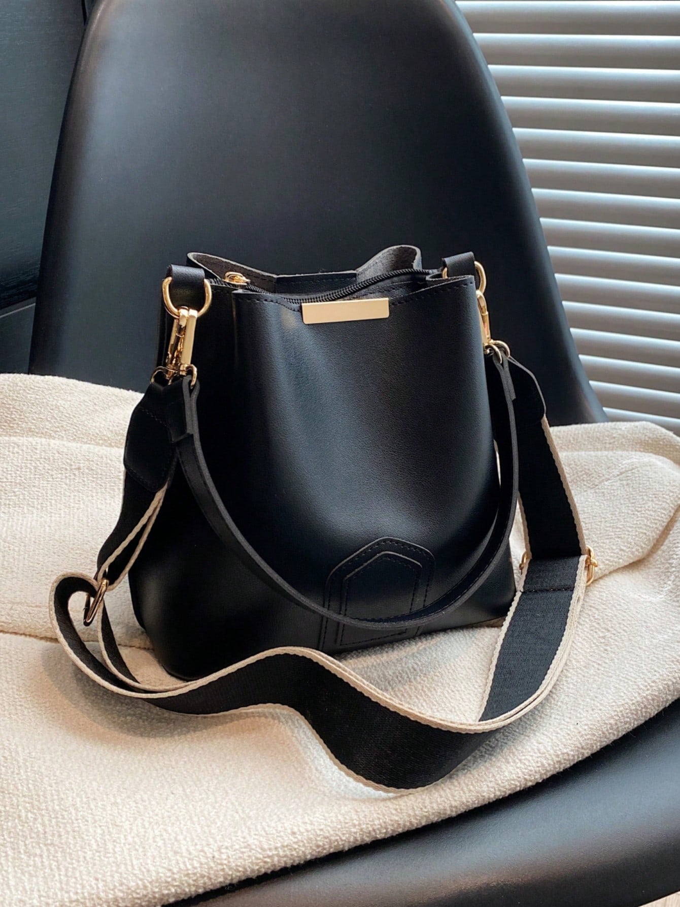 New Fashion Niche, Western-Style, Casual, Versatile Bucket Bag, Retro Classic, High-End Texture, Wide Shoulder Strap, Women's Bag, Single Shoulder Crossbody, Handheld, Work, Commuting, Date, Shopping, Urban Exquisite Daily Bag