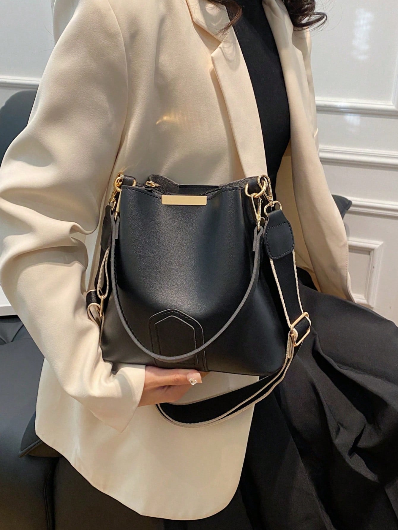 New Fashion Niche, Western-Style, Casual, Versatile Bucket Bag, Retro Classic, High-End Texture, Wide Shoulder Strap, Women's Bag, Single Shoulder Crossbody, Handheld, Work, Commuting, Date, Shopping, Urban Exquisite Daily Bag