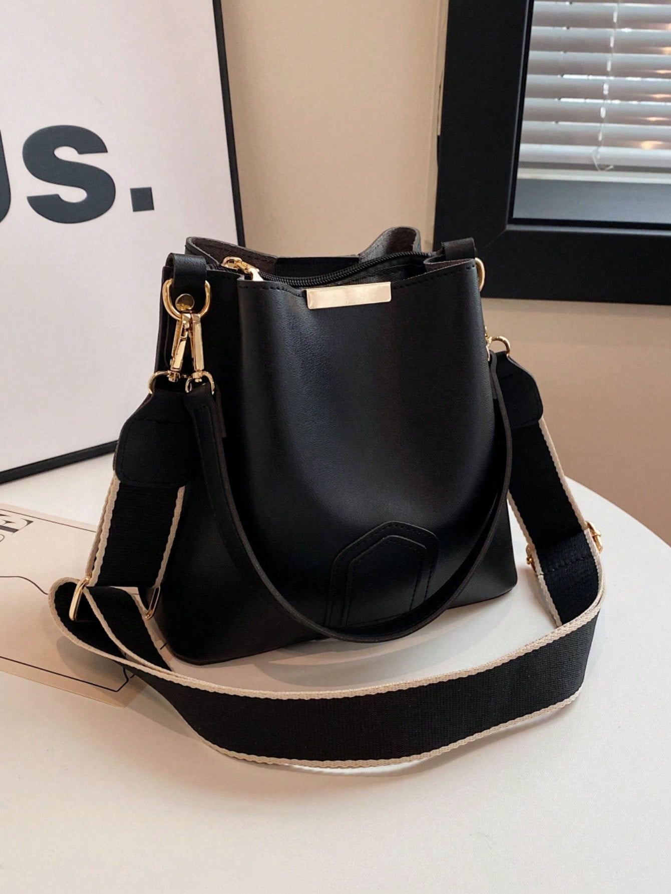 New Fashion Niche, Western-Style, Casual, Versatile Bucket Bag, Retro Classic, High-End Texture, Wide Shoulder Strap, Women's Bag, Single Shoulder Crossbody, Handheld, Work, Commuting, Date, Shopping, Urban Exquisite Daily Bag