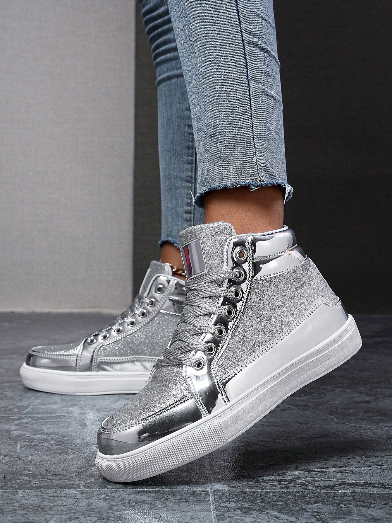 Unisex Metallic Glitter Casual Performance High Top Sneakers, Fashionable Front Strap, Personalized Trendy Shoes, Versatile Dance Shoes, Comfortable Couple Athletic Shoes