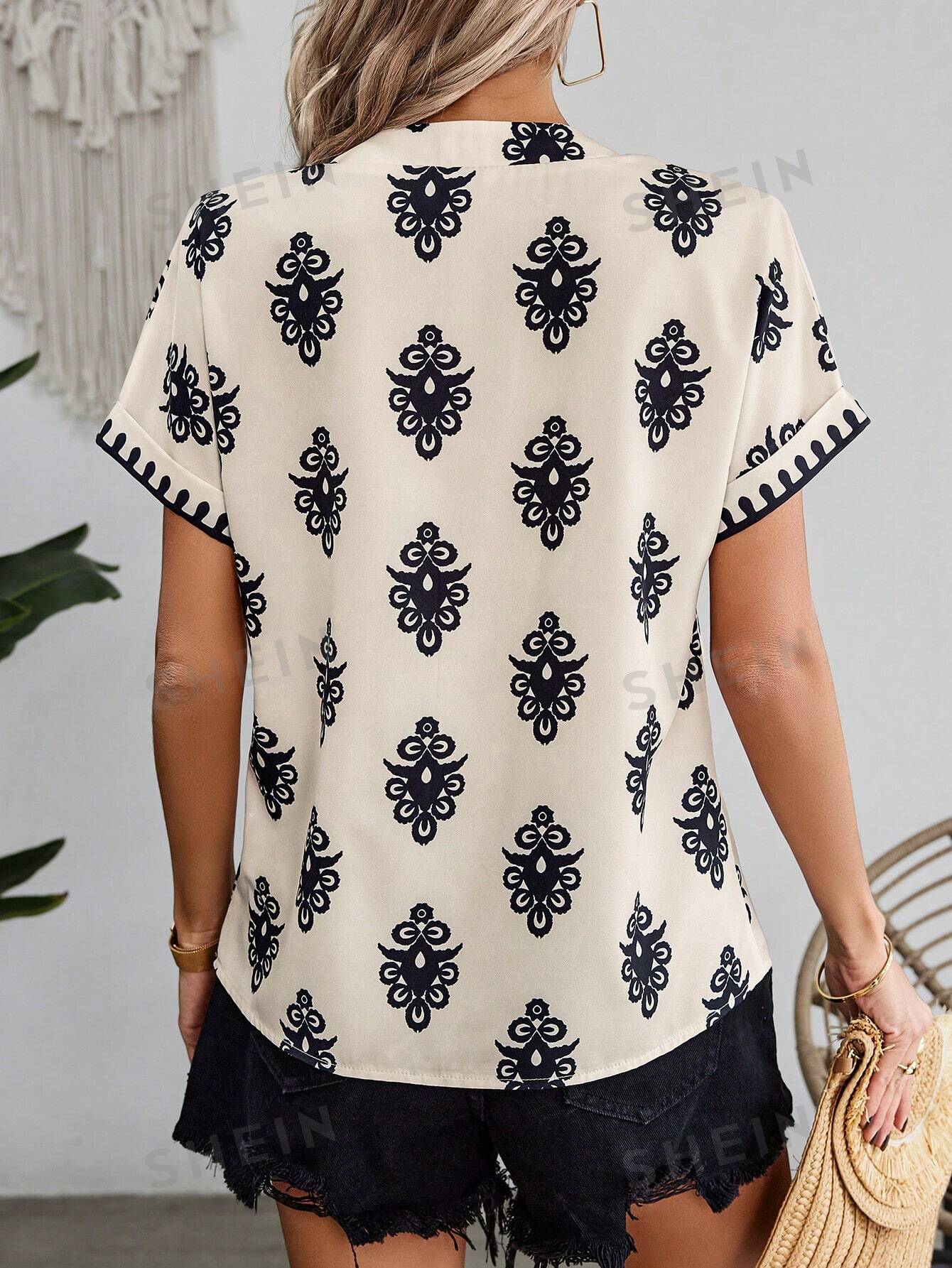 LUNE V-Neck Printed Short-Sleeved Shirt For Summer Vacations