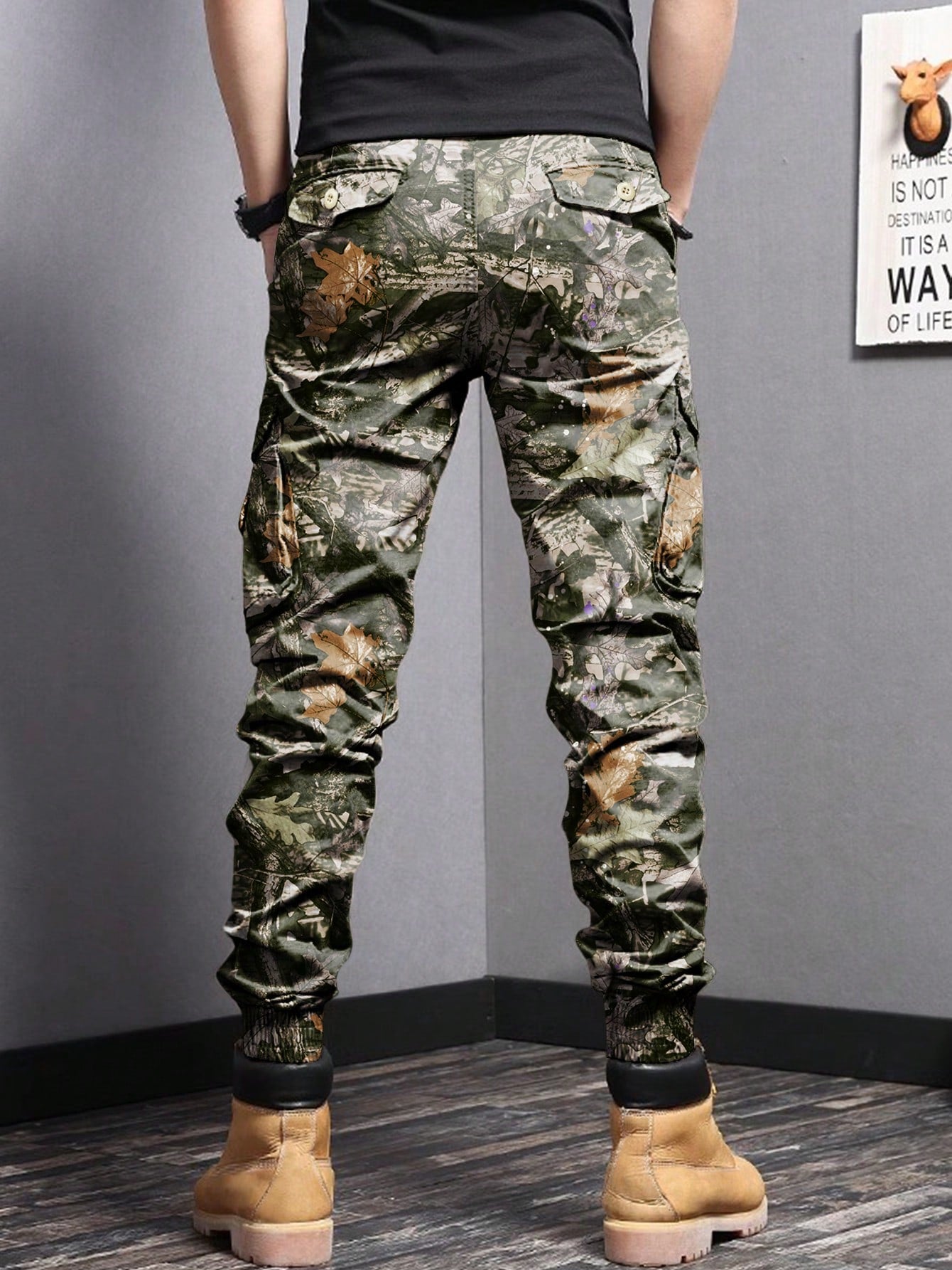 Manfinity EMRG Men's Leaf Printed Elastic Cuff Cargo Pants