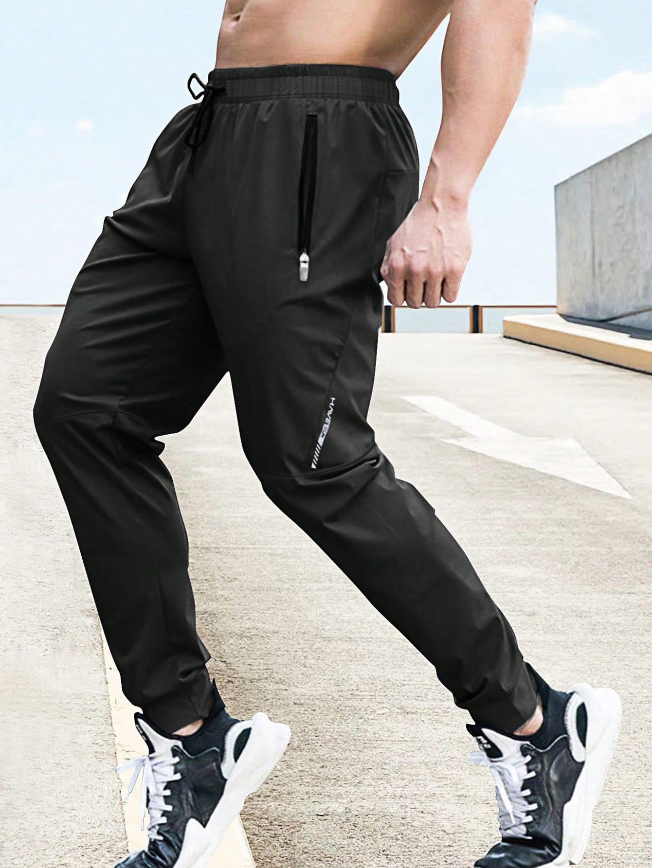 Manfinity Sport Corelite Boyfriend Style Men Drawstring Waist Zip Pocket Sports Pants