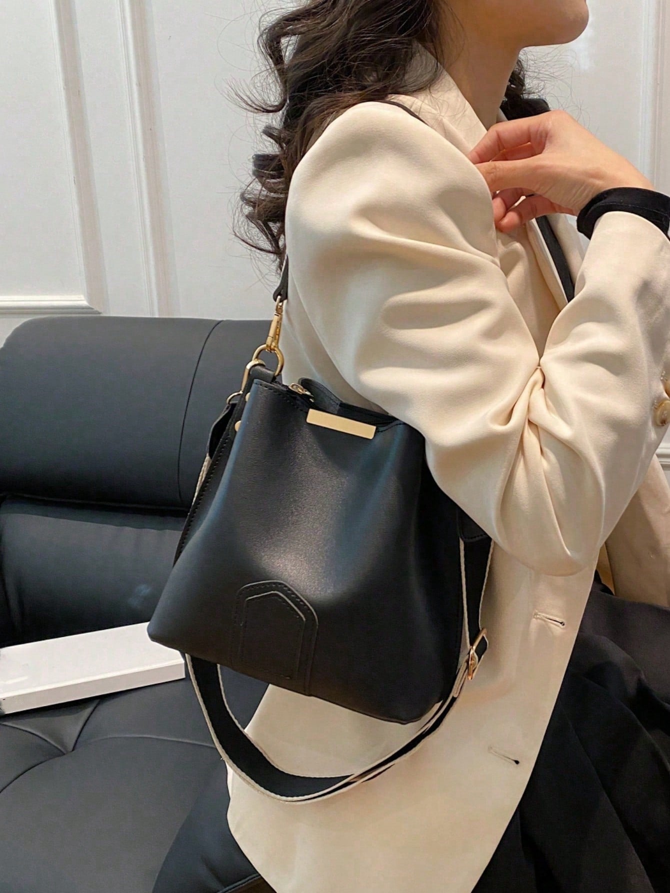 New Fashion Niche, Western-Style, Casual, Versatile Bucket Bag, Retro Classic, High-End Texture, Wide Shoulder Strap, Women's Bag, Single Shoulder Crossbody, Handheld, Work, Commuting, Date, Shopping, Urban Exquisite Daily Bag