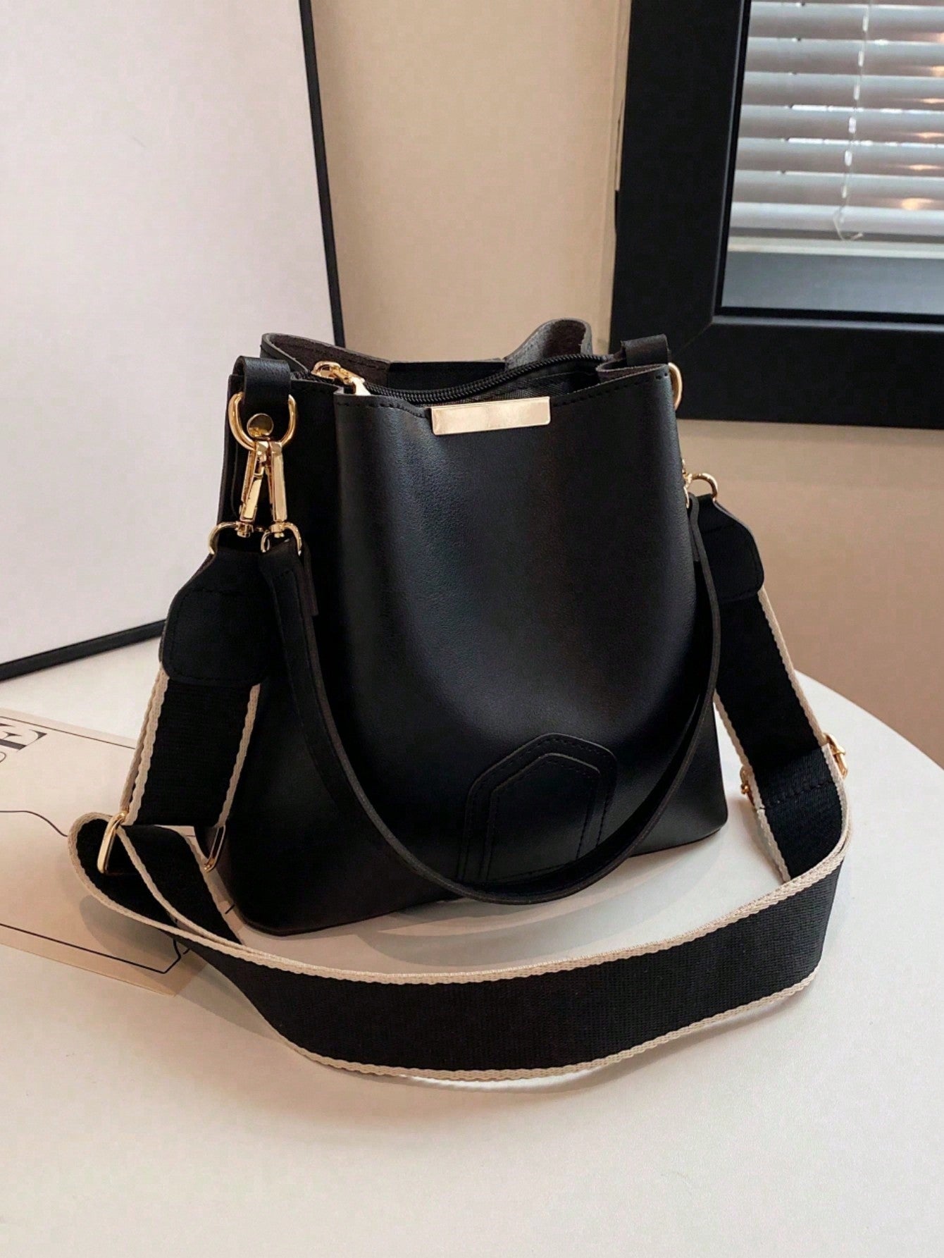 New Fashion Niche, Western-Style, Casual, Versatile Bucket Bag, Retro Classic, High-End Texture, Wide Shoulder Strap, Women's Bag, Single Shoulder Crossbody, Handheld, Work, Commuting, Date, Shopping, Urban Exquisite Daily Bag