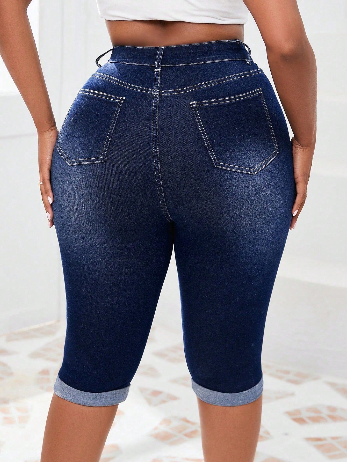 Plus Size Distressed Cropped Jeans With Frayed Hem And Whiskering