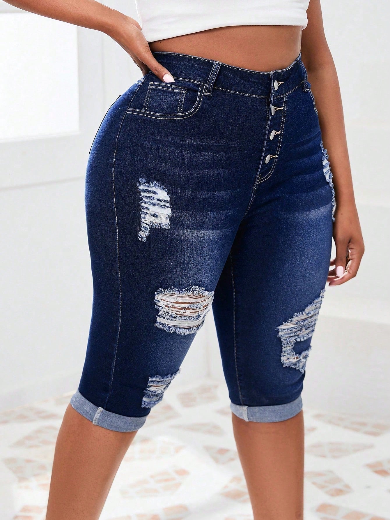 Plus Size Distressed Cropped Jeans With Frayed Hem And Whiskering