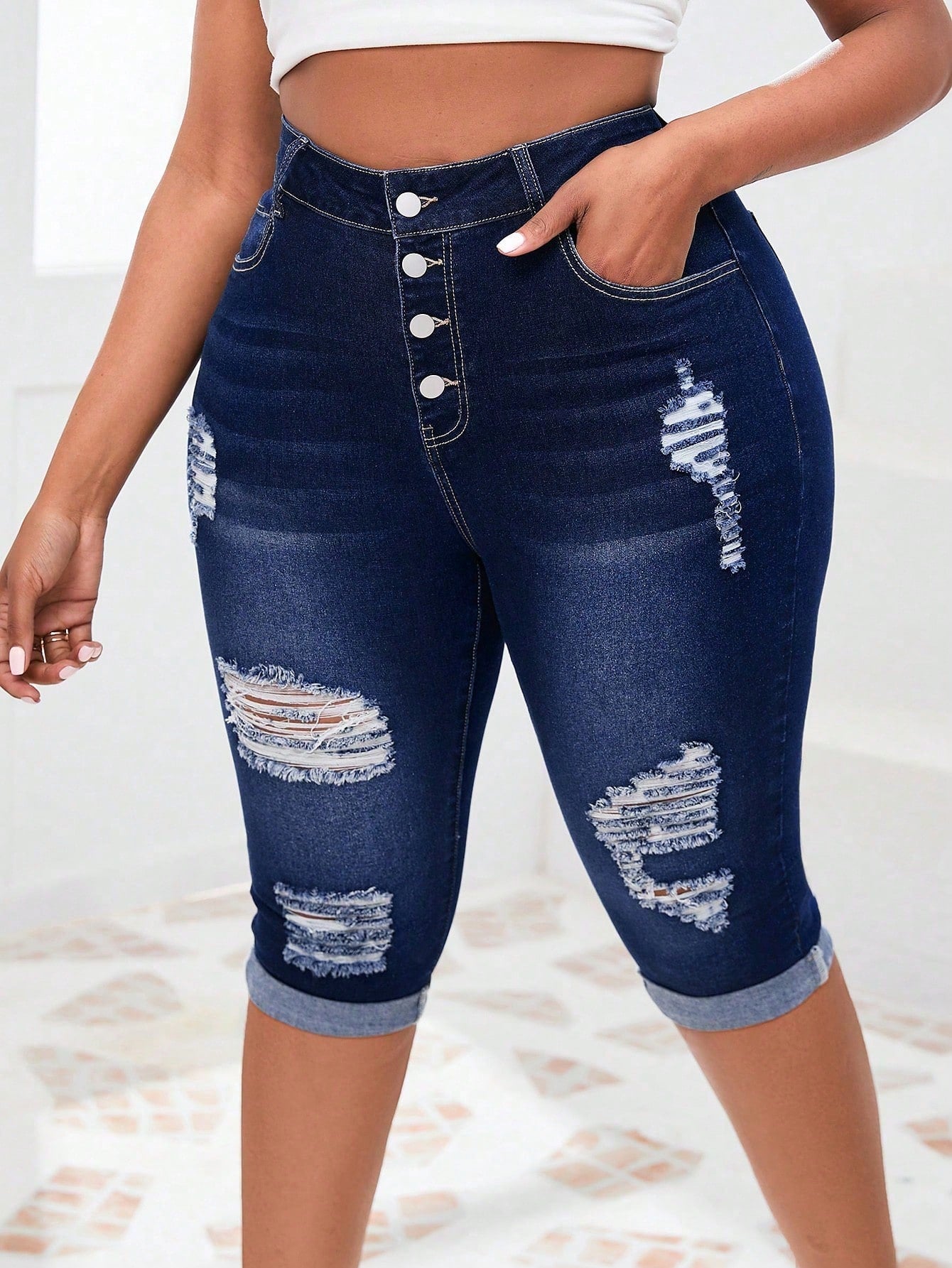 Plus Size Distressed Cropped Jeans With Frayed Hem And Whiskering