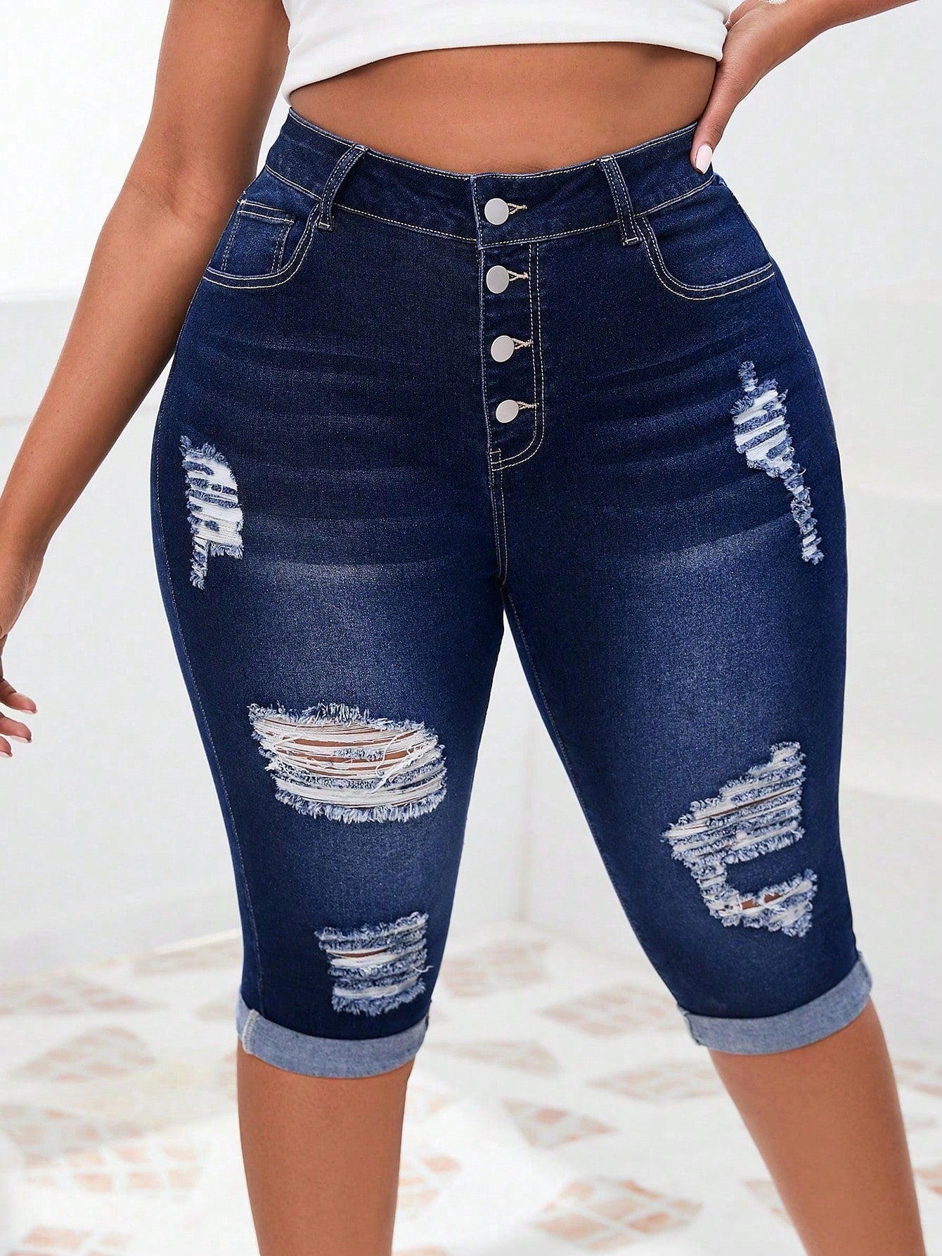 Plus Size Distressed Cropped Jeans With Frayed Hem And Whiskering