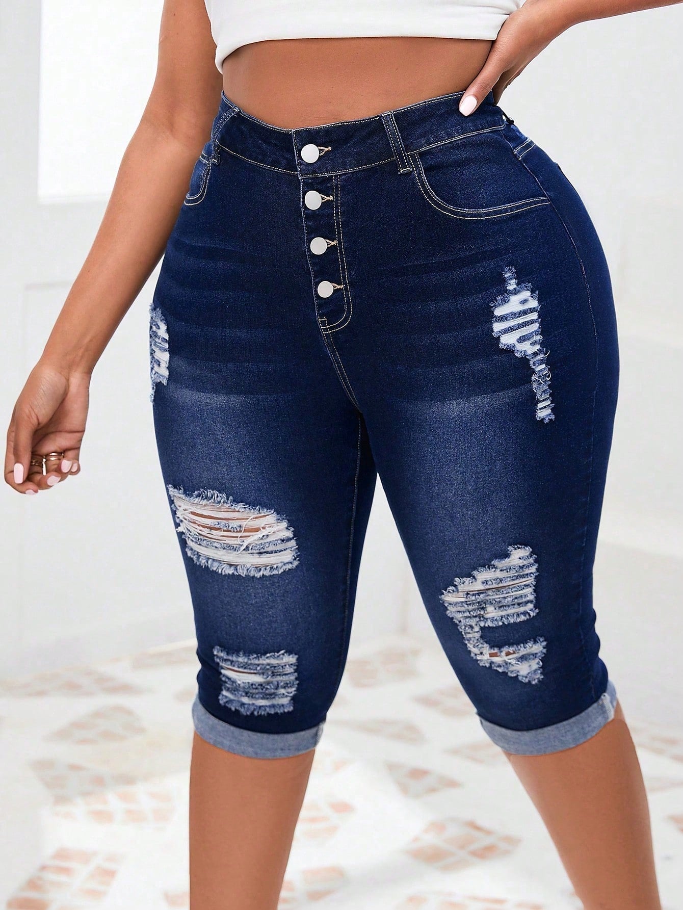 Plus Size Distressed Cropped Jeans With Frayed Hem And Whiskering