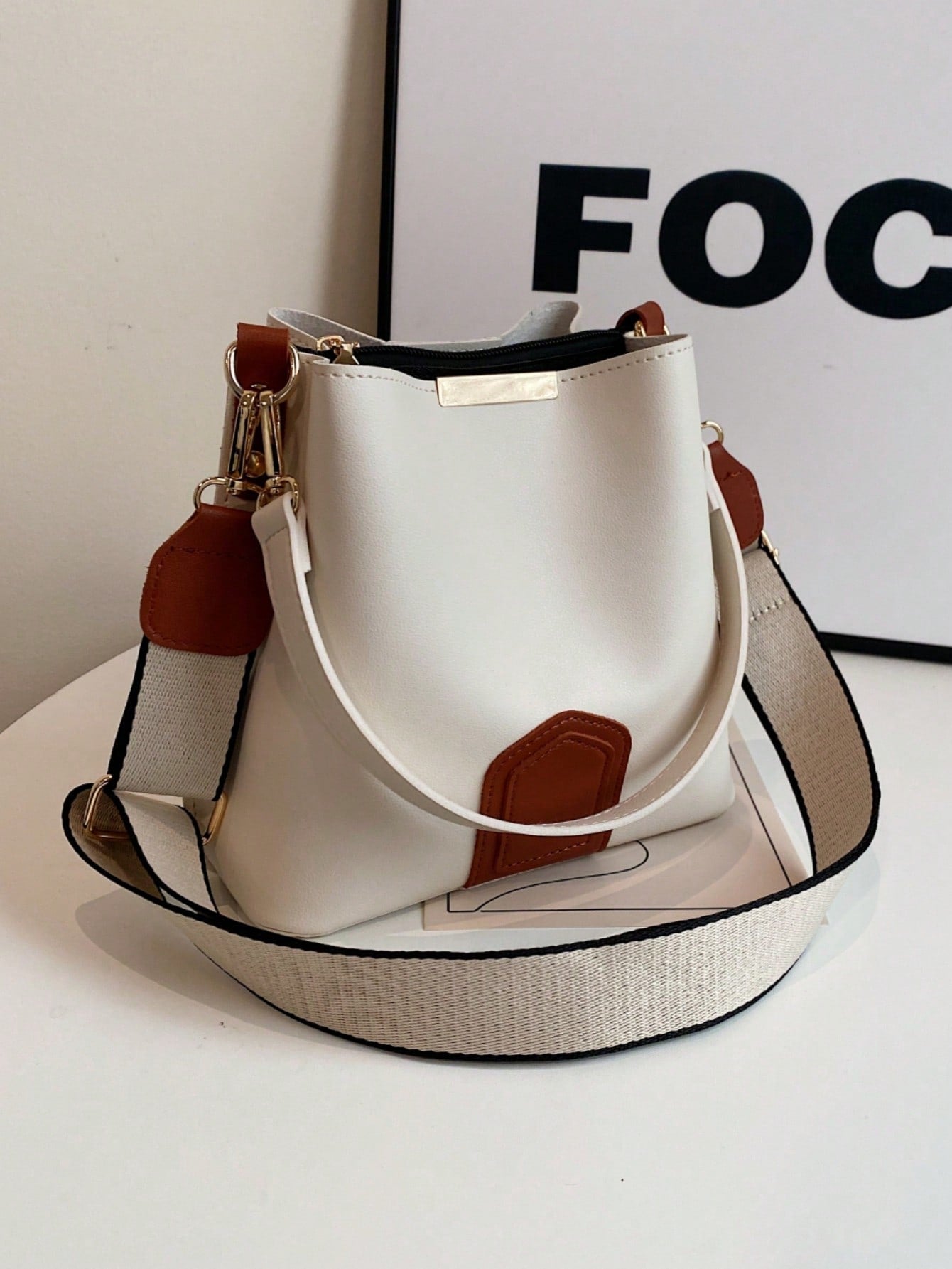 New Fashion Niche, Western-Style, Casual, Versatile Bucket Bag, Retro Classic, High-End Texture, Wide Shoulder Strap, Women's Bag, Single Shoulder Crossbody, Handheld, Work, Commuting, Date, Shopping, Urban Exquisite Daily Bag