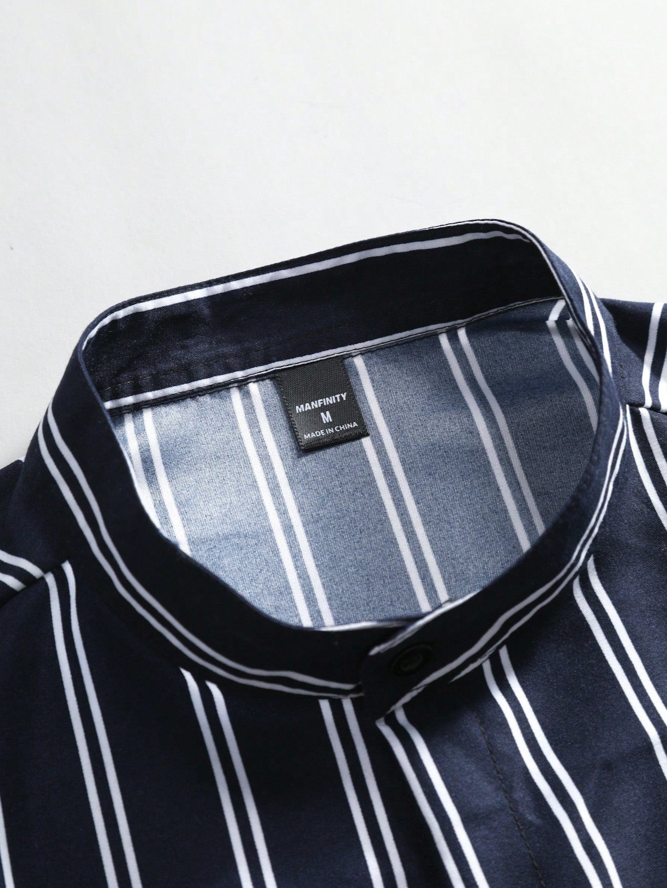 Manfinity Homme Men's Summer Striped Short Sleeve Casual Shirt, Button Up Graphic Stripe Blue Shirt