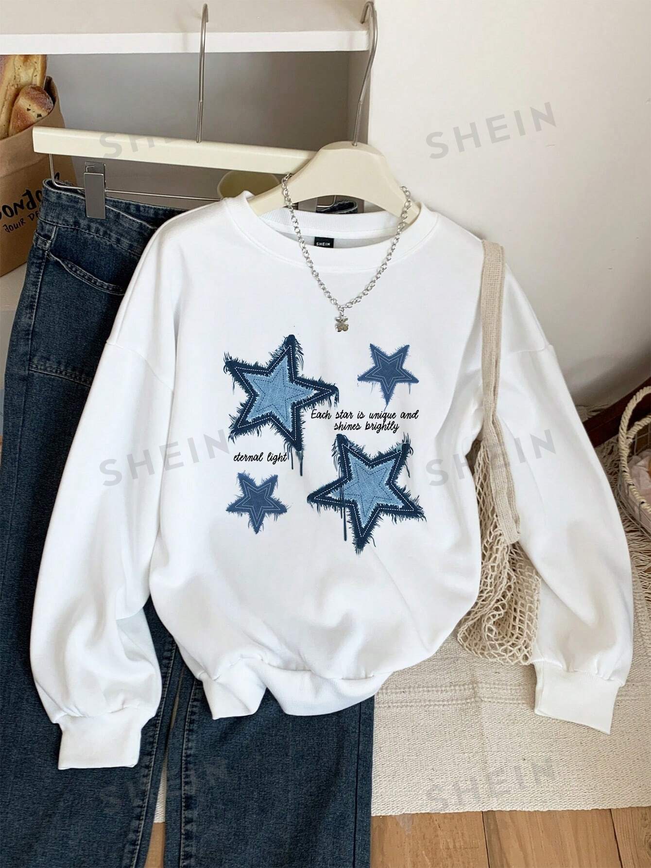 EZwear Casual Minimalist Blue Star Patch Print White Oversized Loose Long Sleeve Sweatshirt For Women, Suitable For Autumn