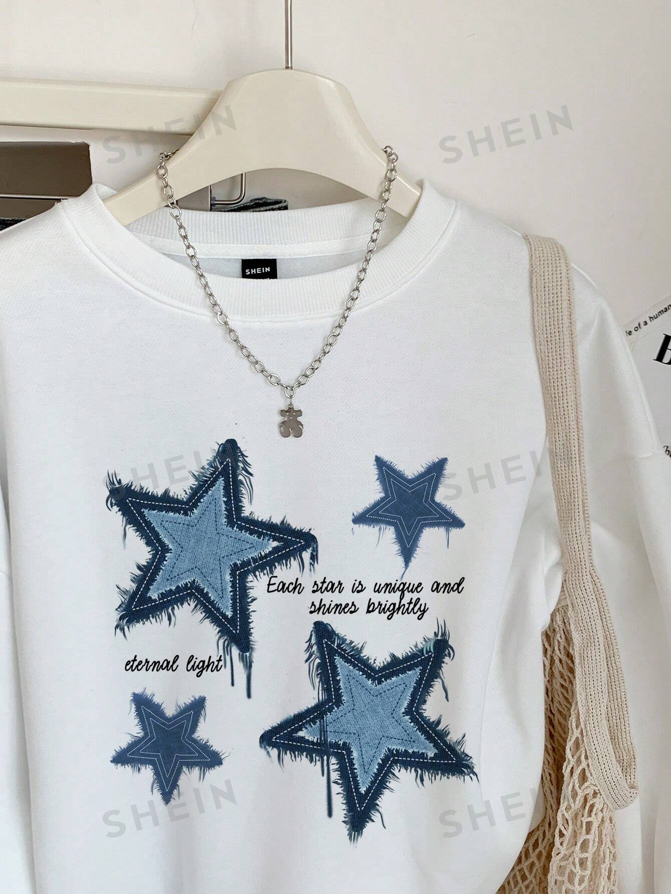 EZwear Casual Minimalist Blue Star Patch Print White Oversized Loose Long Sleeve Sweatshirt For Women, Suitable For Autumn