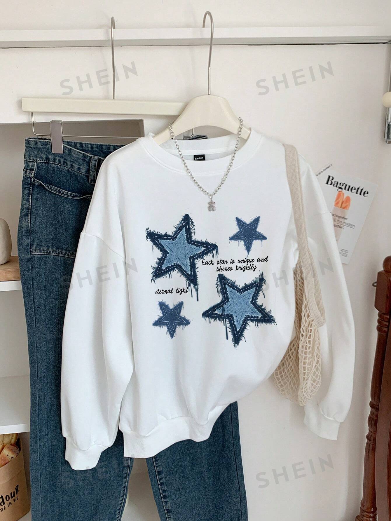 EZwear Casual Minimalist Blue Star Patch Print White Oversized Loose Long Sleeve Sweatshirt For Women, Suitable For Autumn