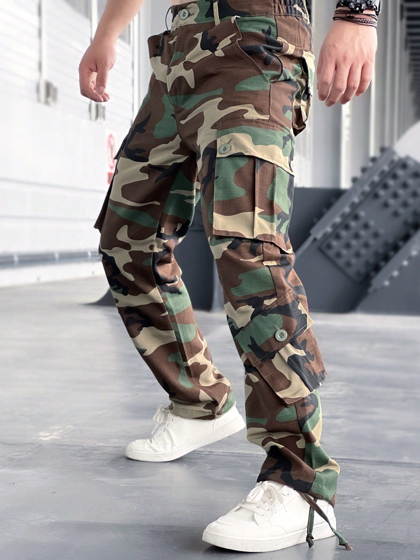 Manfinity LEGND Men's Casual Camouflage Printed Utility Pants