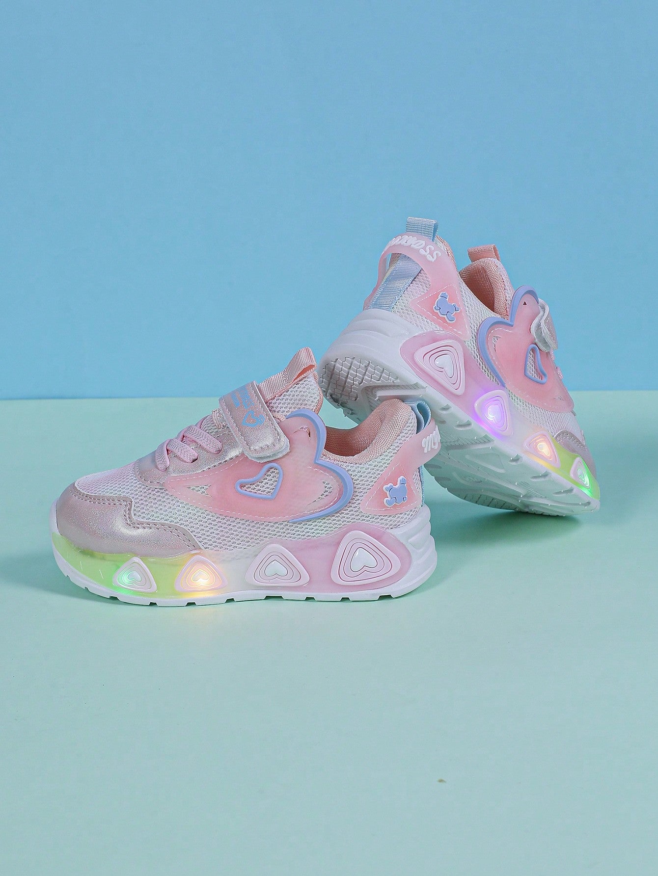 Girls' Casual And Cute Low-Cut Mesh Sports Shoes With LED Lights, Breathable And Anti-Slip Running Shoes, Suitable For All Seasons