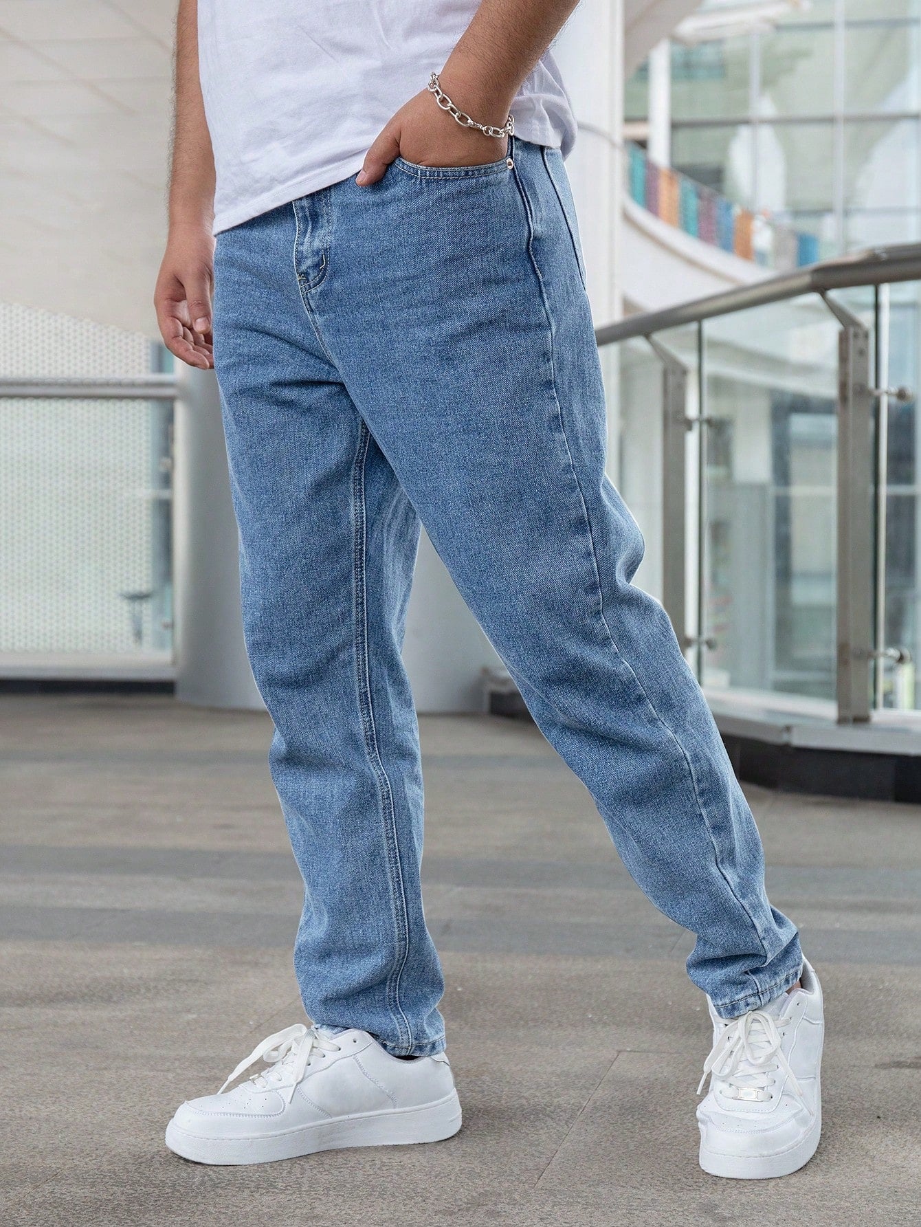 Men's Casual Loose Fit Straight Leg Jeans With Pockets