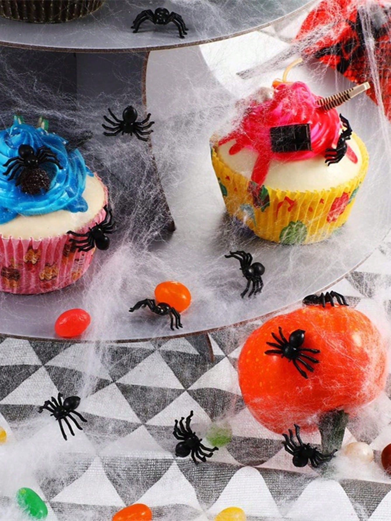 100/200pcs Realistic Spider Halloween Decoration, Plastic Mini Spider Black Realistic Scary Spider Prank Halloween Haunted House Decorations For Halloween Parties Fool's Day Theme Party Fall Autumn