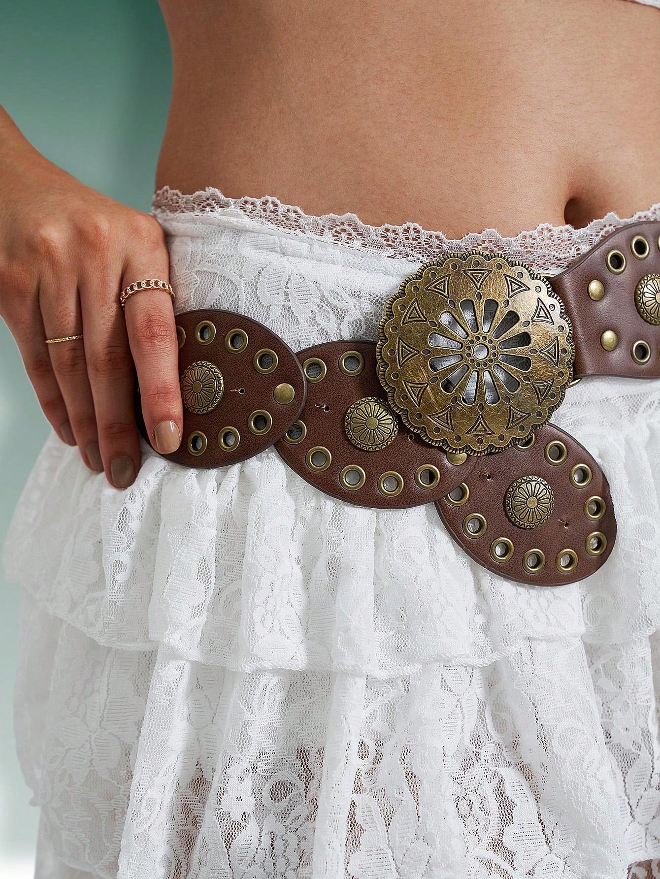 1pc Western Cowboy Bohemian Style Country Belt, Women's Fashion Accessory, Retro Bronze Floral Hollow Buckle Oval Belt Waist Chain, Bohemian Style Belt And Dress Accessory Halloween