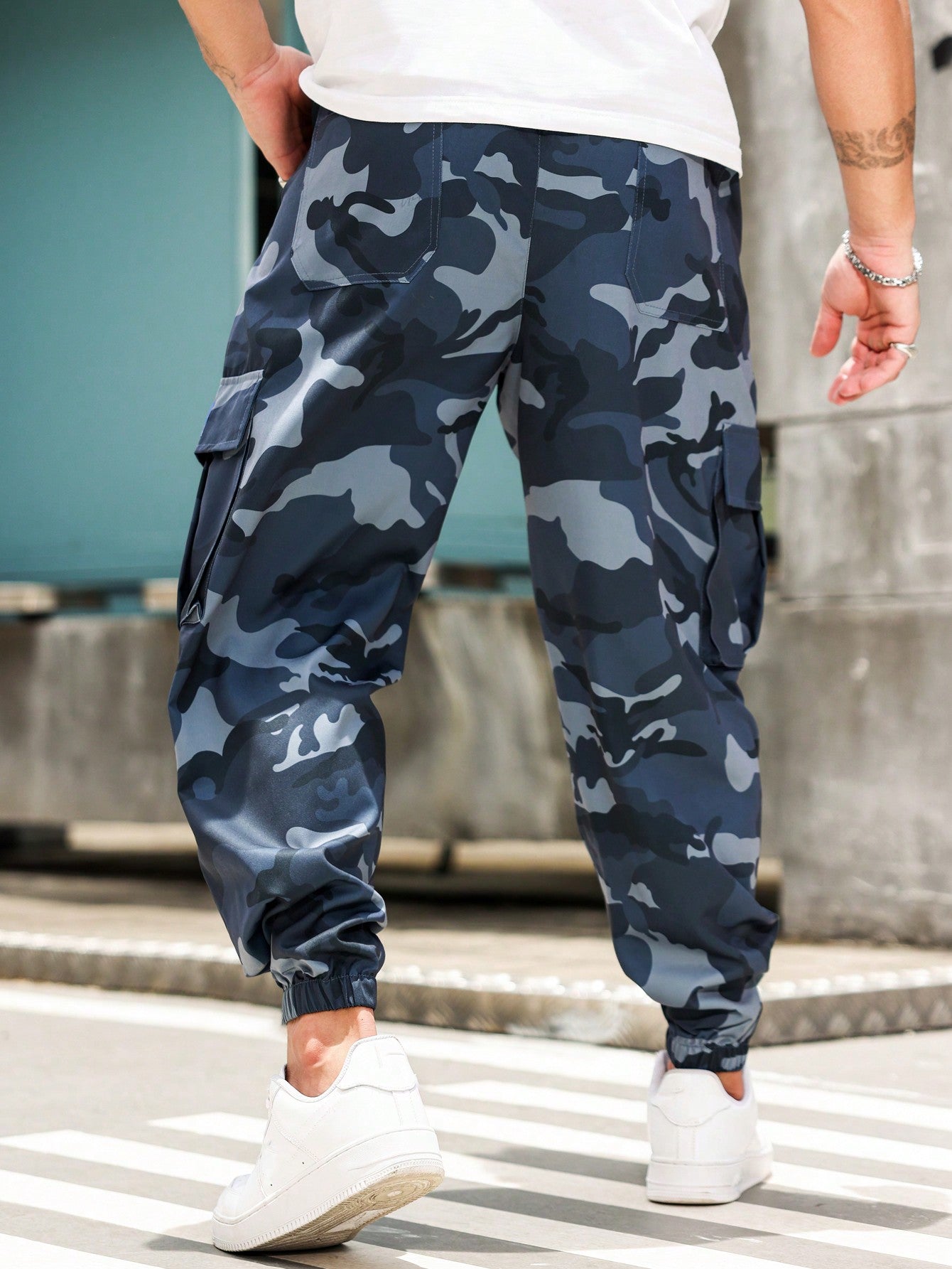 Manfinity LEGND Men's Plus-Sized Casual Camouflage Printed Cargo Pants