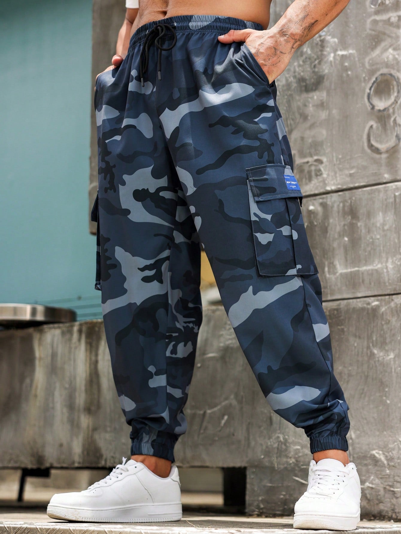 Manfinity LEGND Men's Plus-Sized Casual Camouflage Printed Cargo Pants