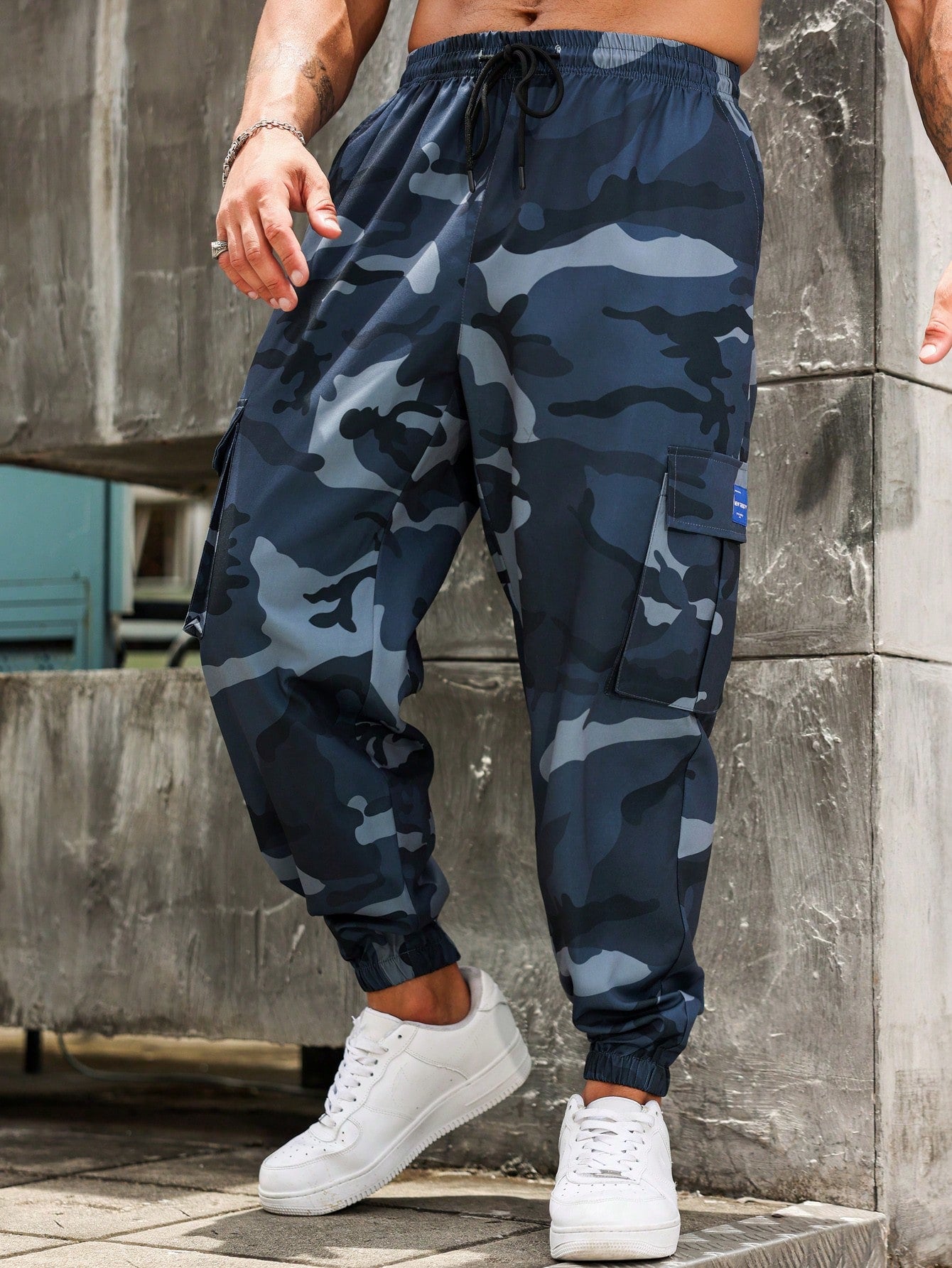 Manfinity LEGND Men's Plus-Sized Casual Camouflage Printed Cargo Pants