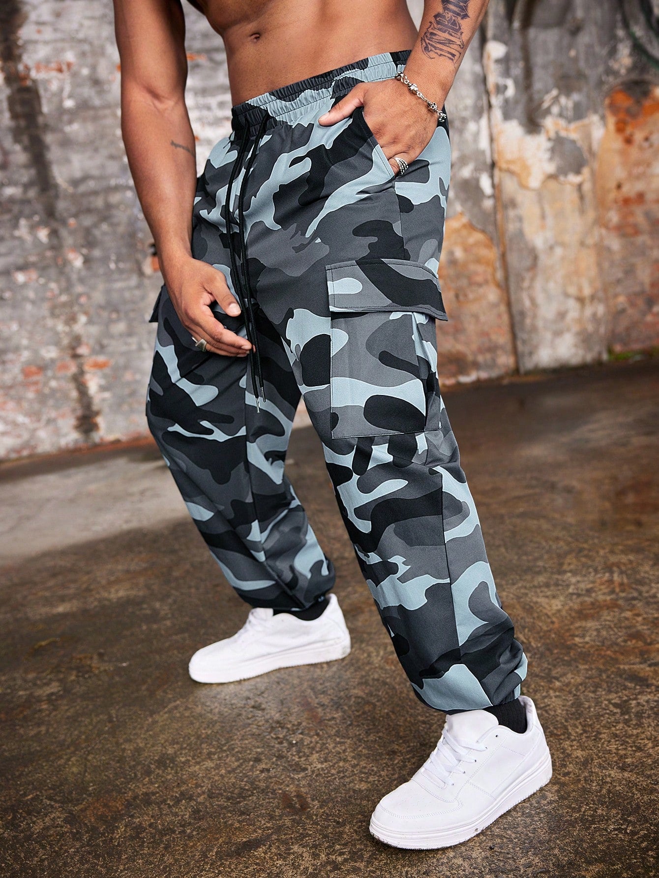 Manfinity Roughcore Plus Size Men's Camo Print Pocket Pants