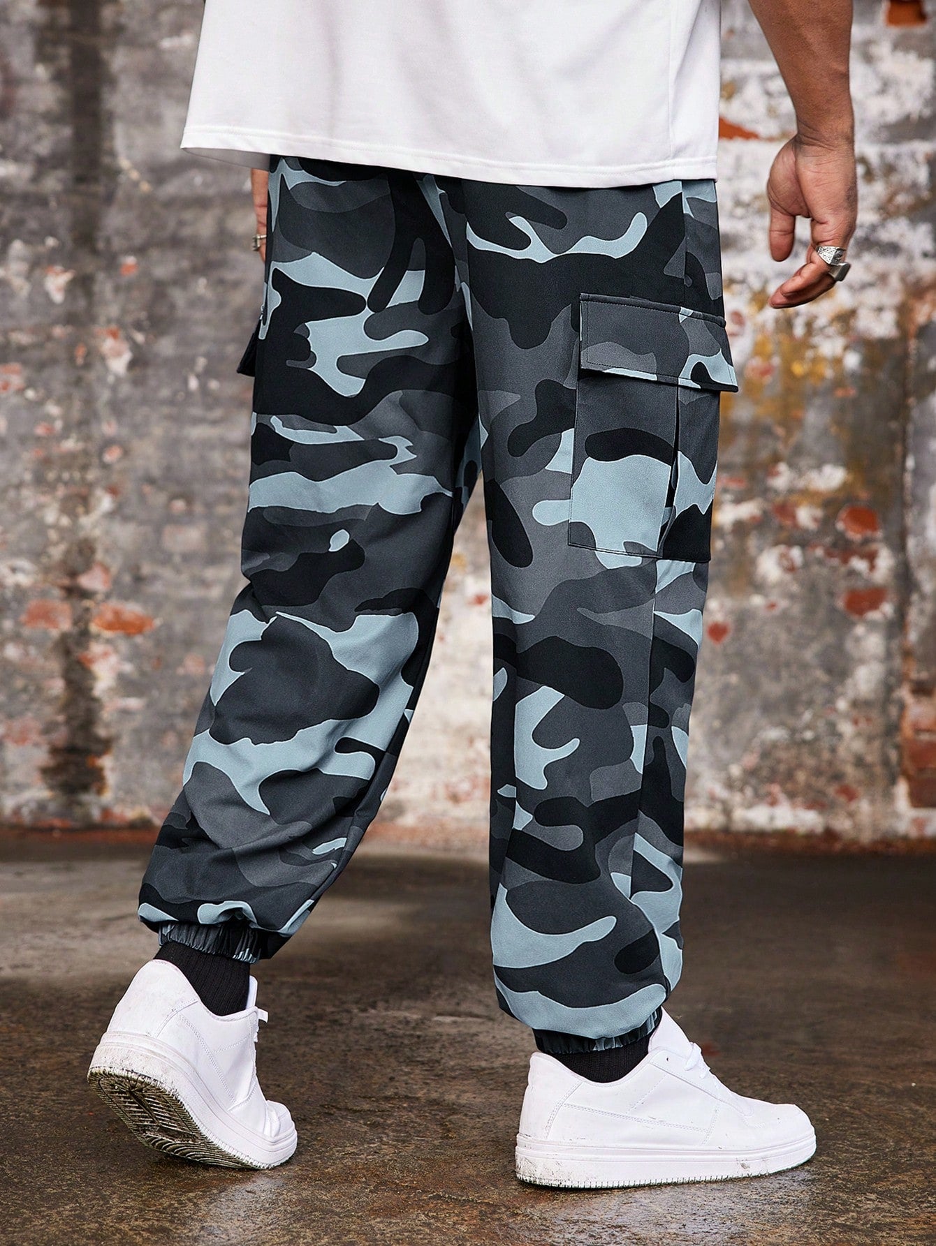 Manfinity Roughcore Plus Size Men's Camo Print Pocket Pants