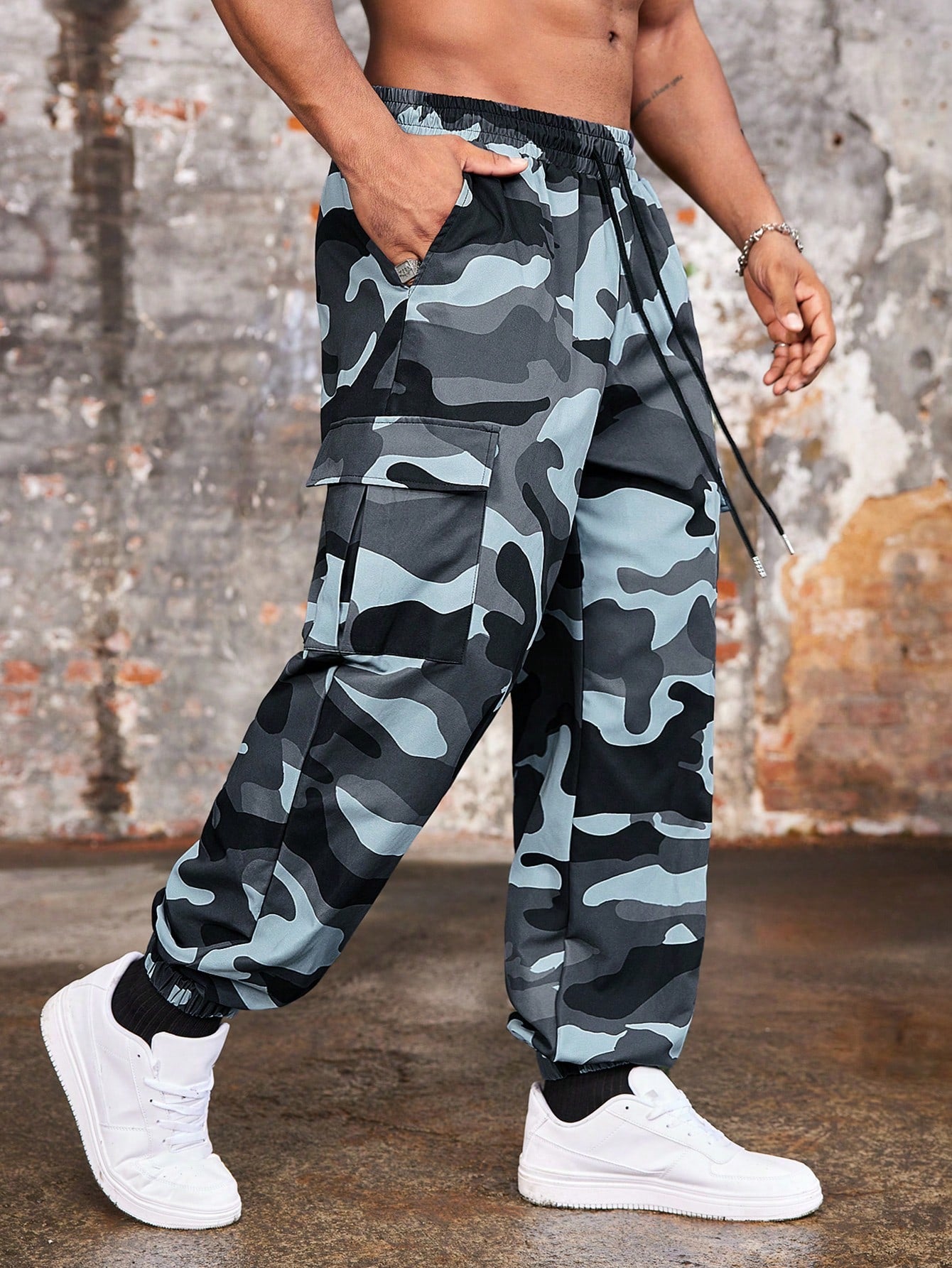 Manfinity Roughcore Plus Size Men's Camo Print Pocket Pants