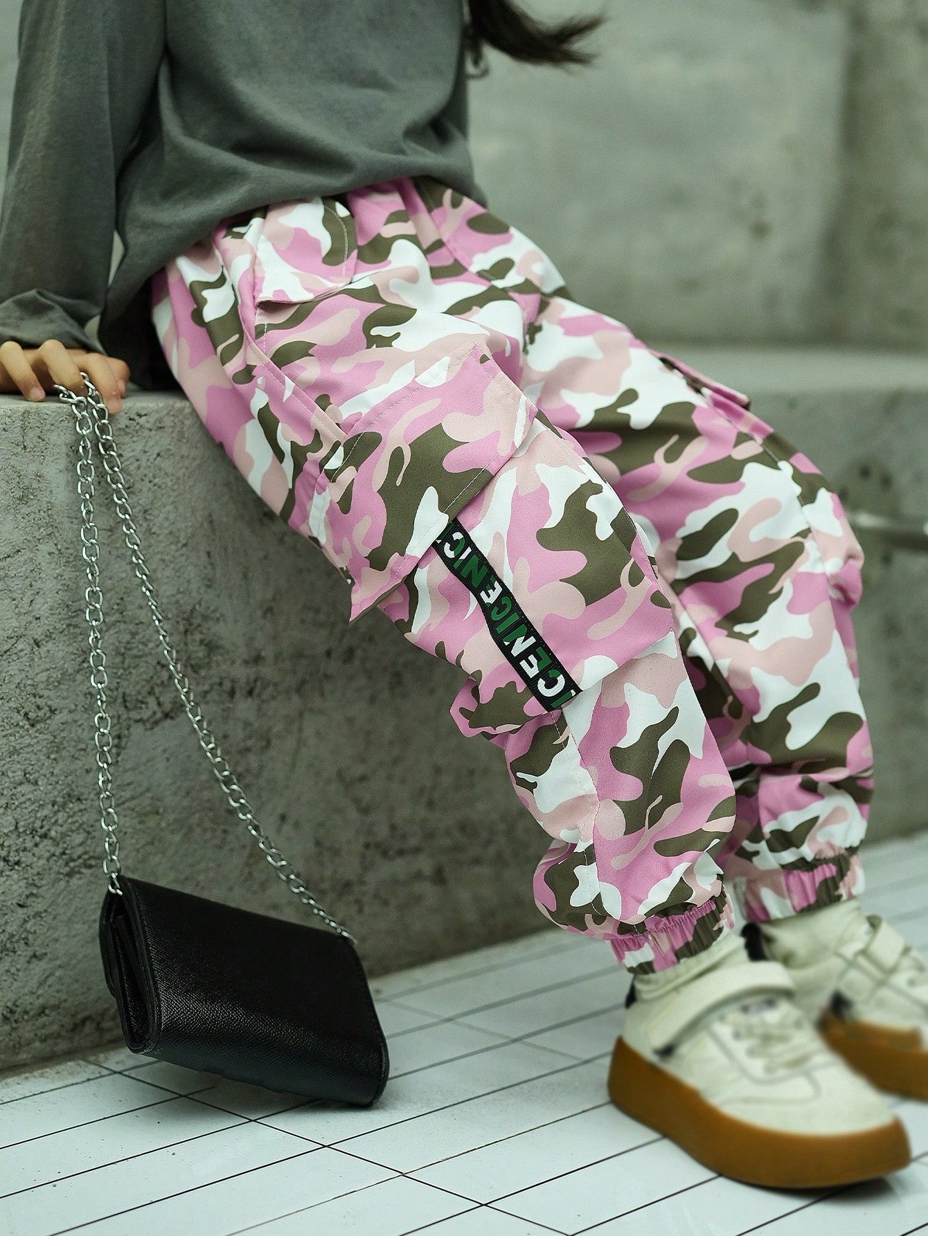 1pc Young Girl Camouflage Pattern Multi-Pocket Cargo Pants, Fashionable Casual Summer Trousers