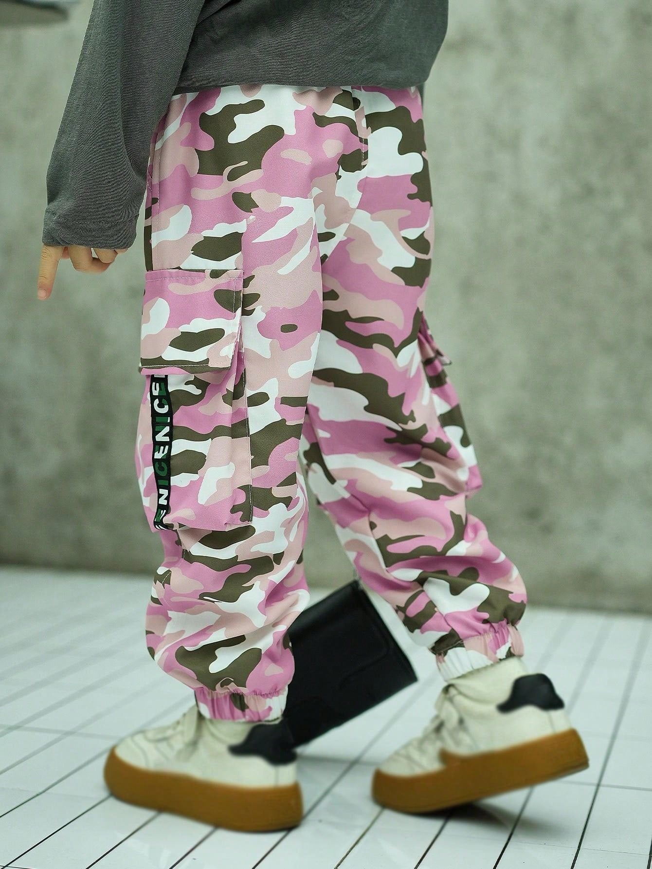 1pc Young Girl Camouflage Pattern Multi-Pocket Cargo Pants, Fashionable Casual Summer Trousers