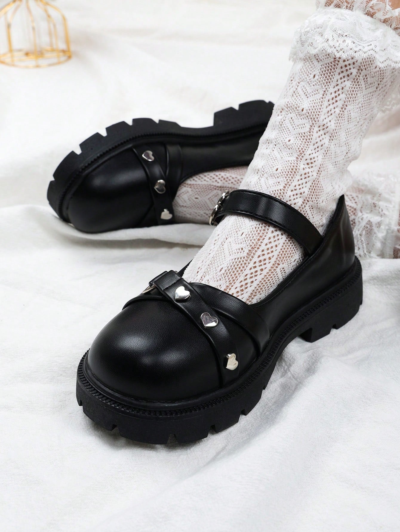 1pair Girls Heart-Shaped Buckle Waterproof Round Toe Flat Princess Style Casual Loafers Shoes, Suitable For All Seasons