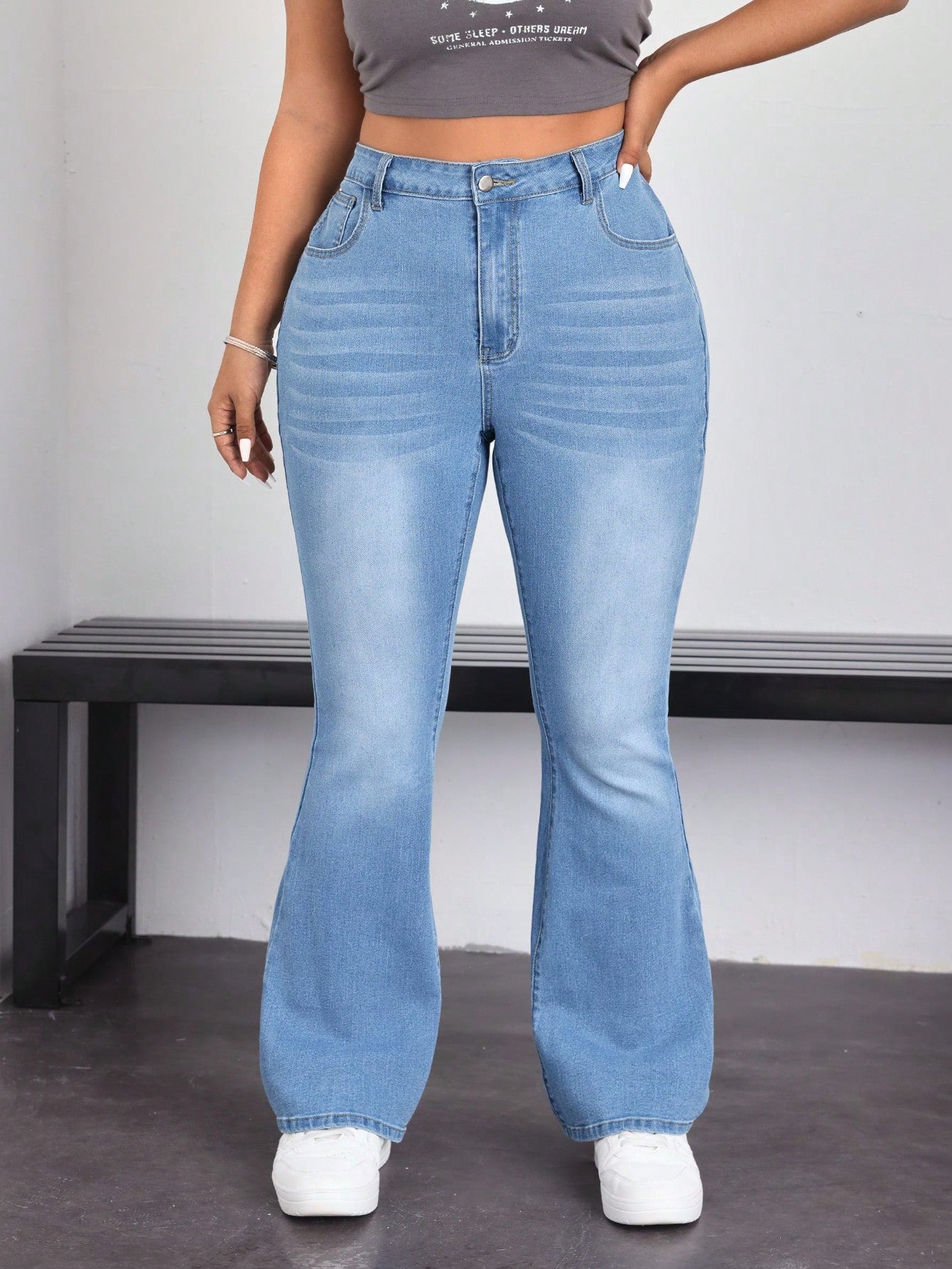 EZwear Plus Size Simple Casual Flare Leg Jeans